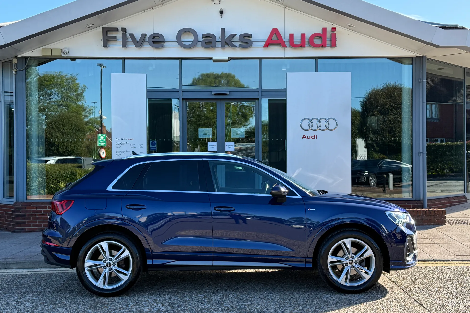 Audi Q3 thumbnail image number 2