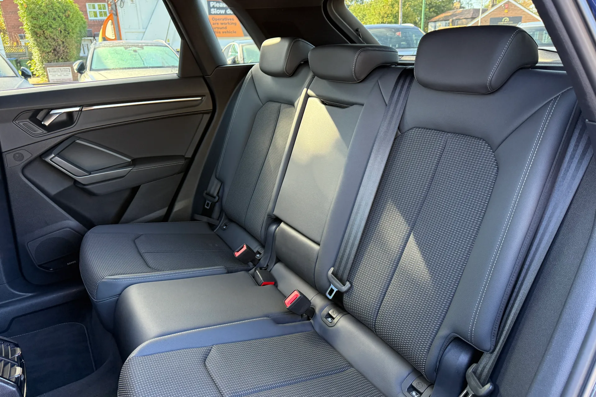 Audi Q3 thumbnail image number 42