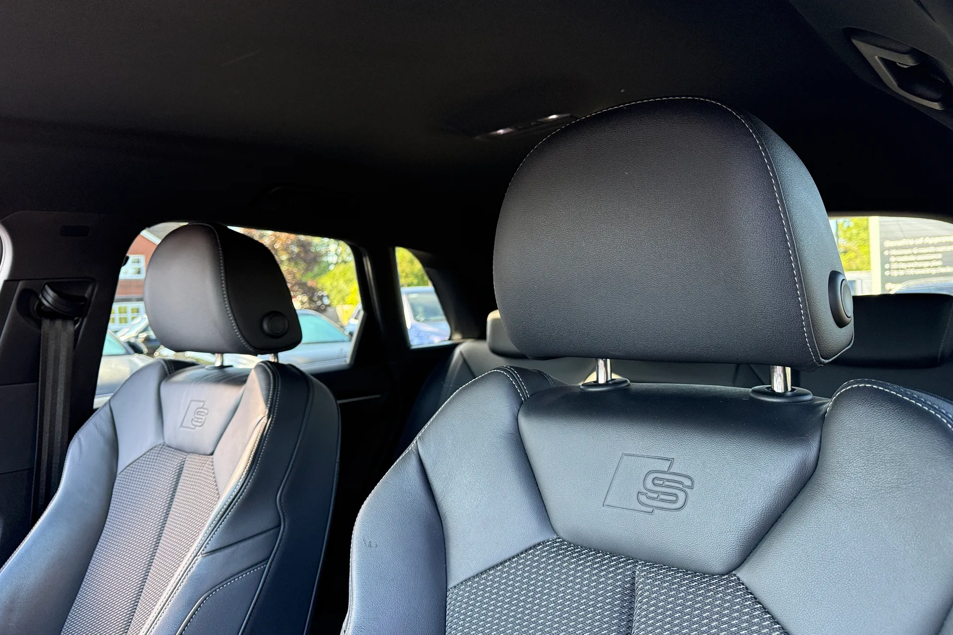 Audi Q3 thumbnail image number 31