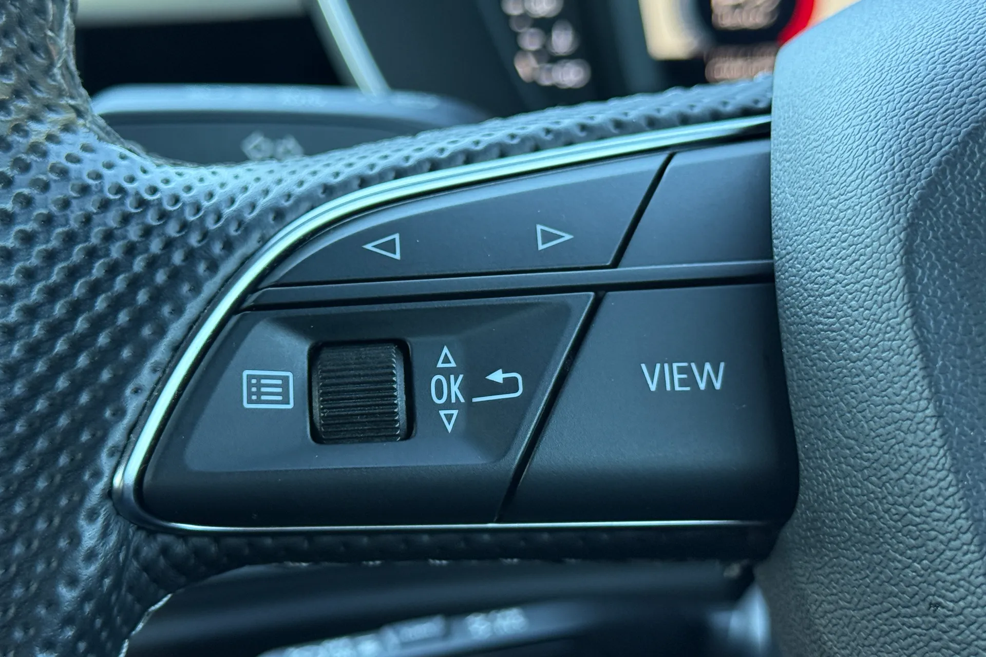 Audi Q3 thumbnail image number 21