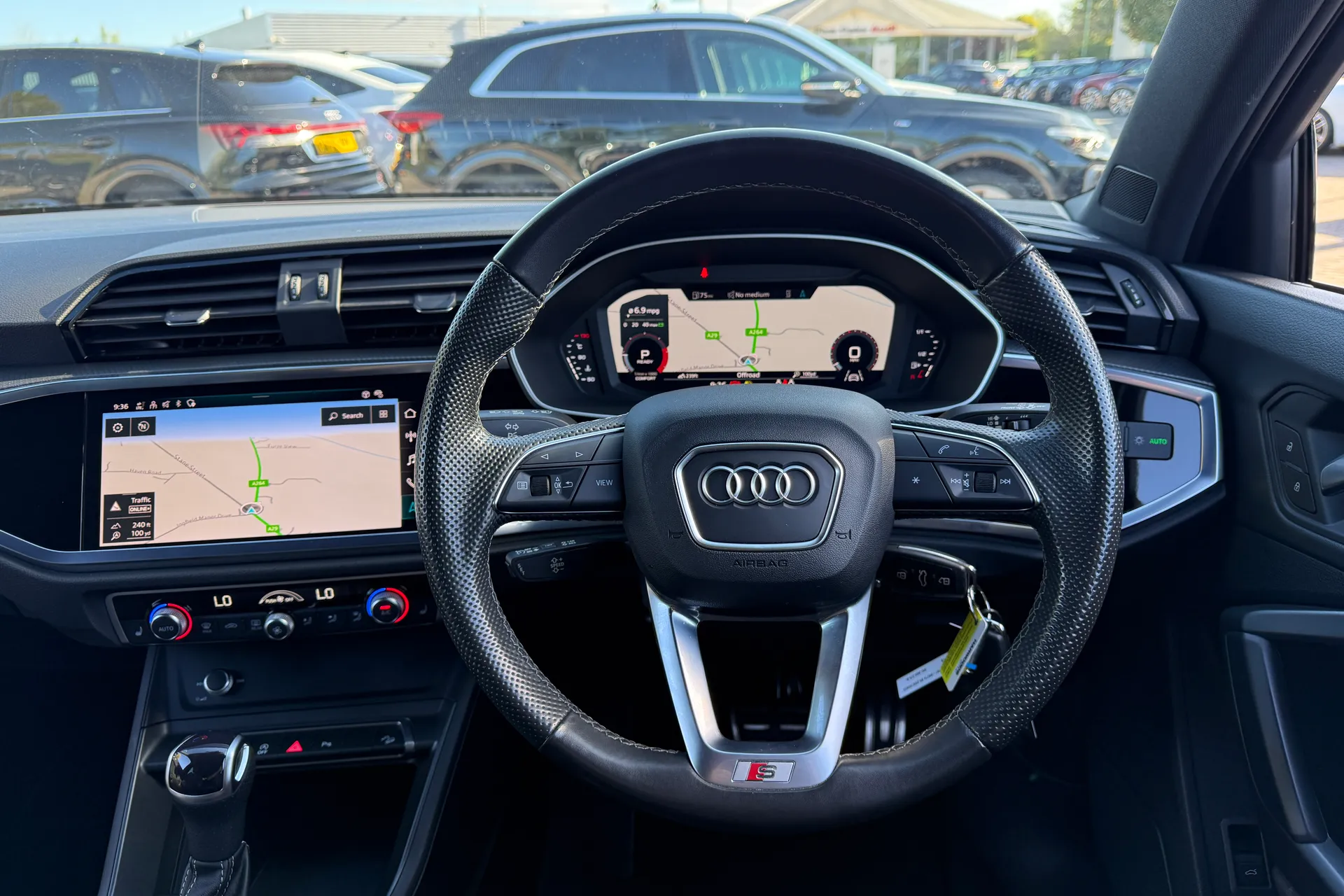 Audi Q3 thumbnail image number 6