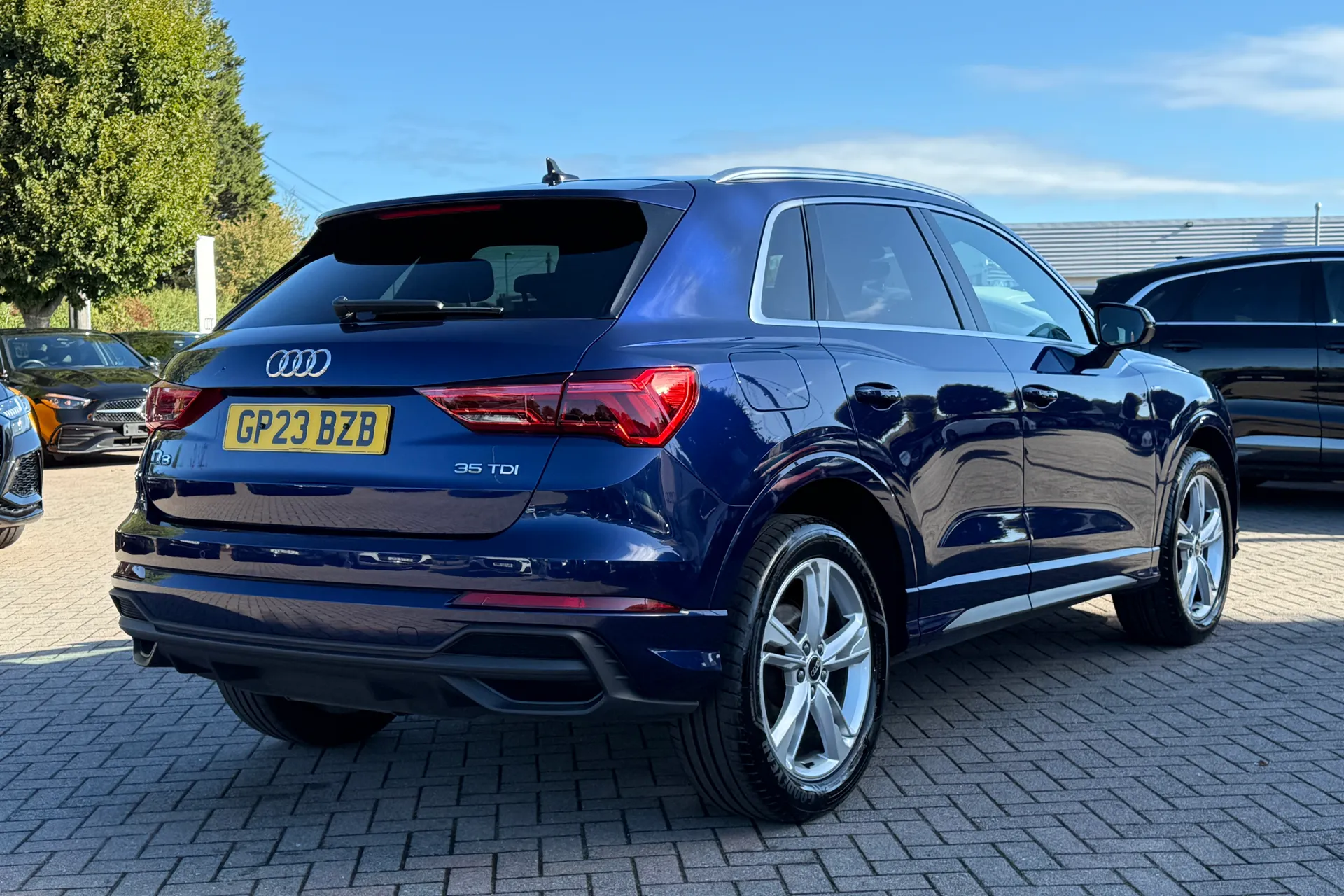 Audi Q3 thumbnail image number 32