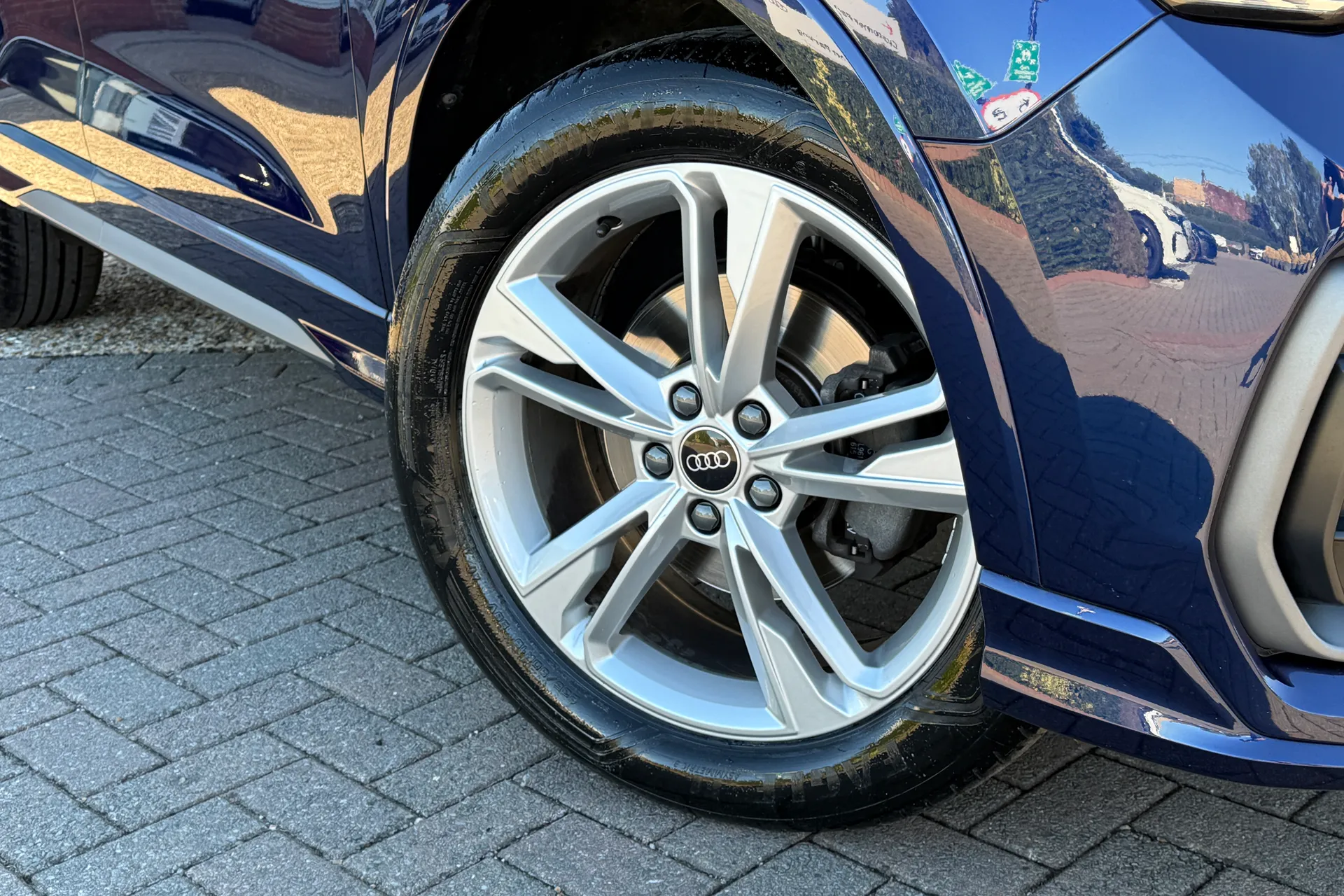 Audi Q3 thumbnail image number 7