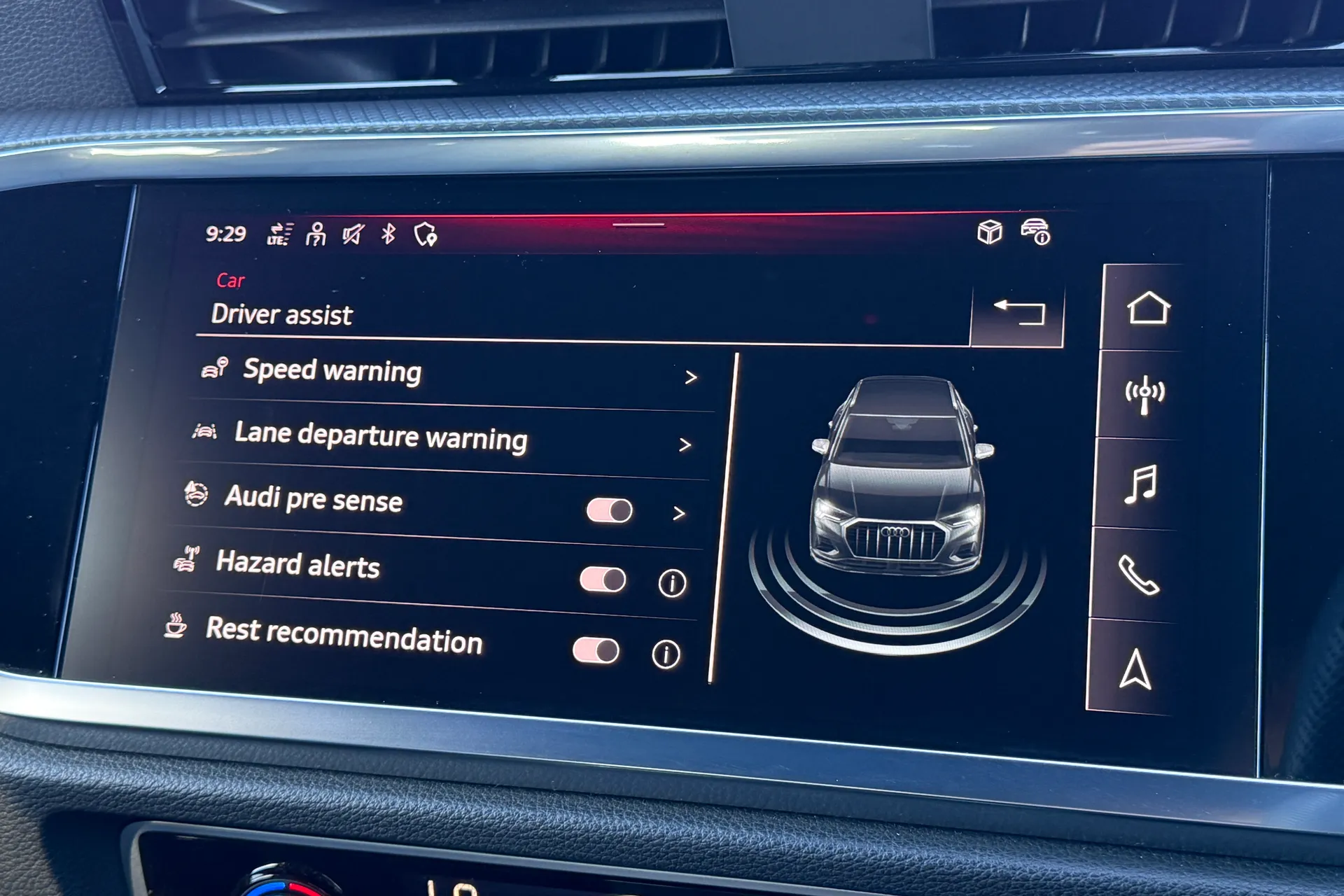 Audi Q3 thumbnail image number 12