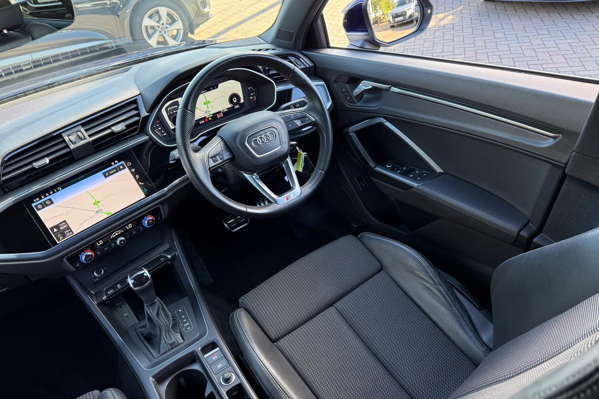 Audi Q3 thumbnail image number 41