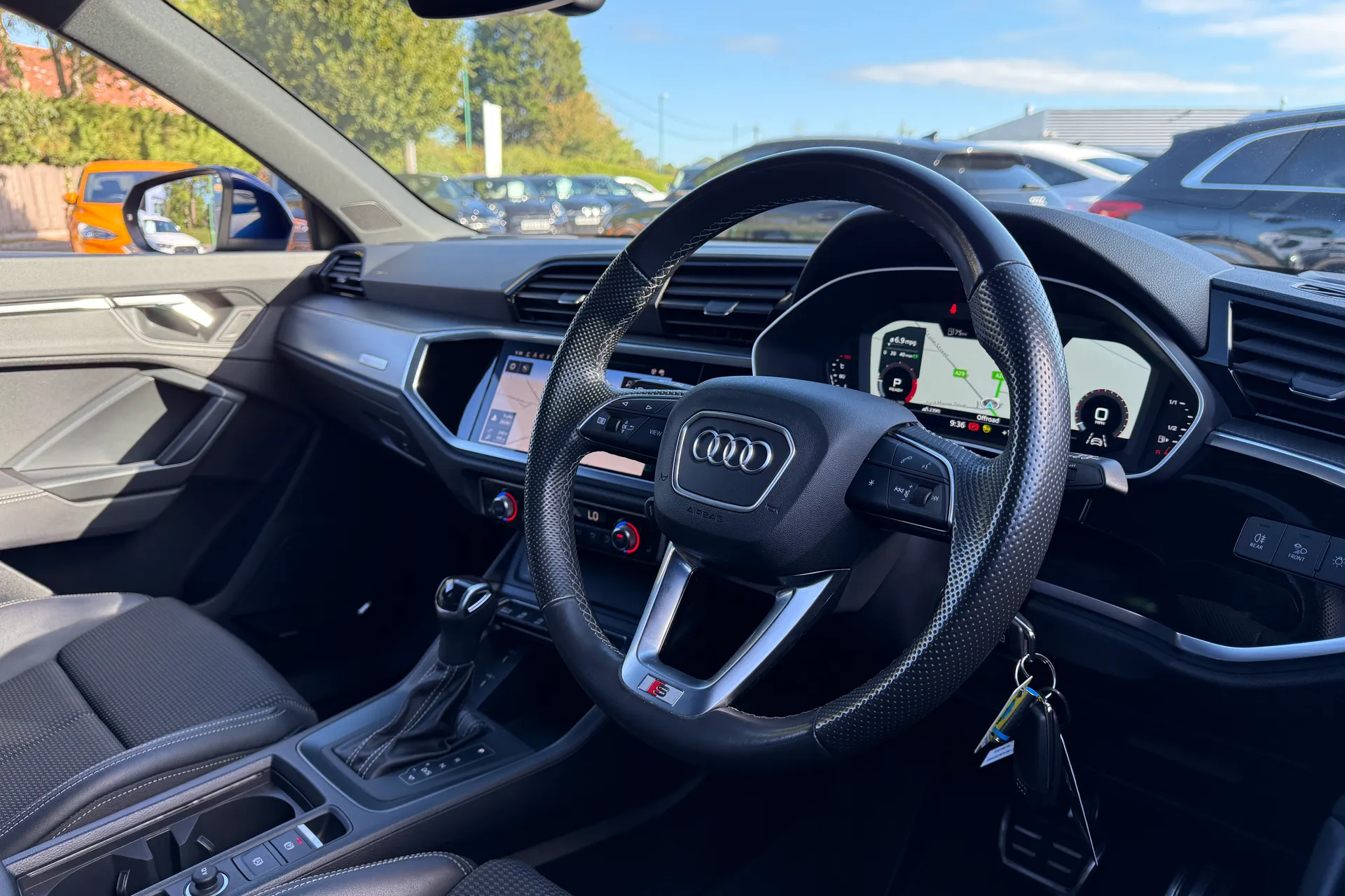 Audi Q3 thumbnail image number 28