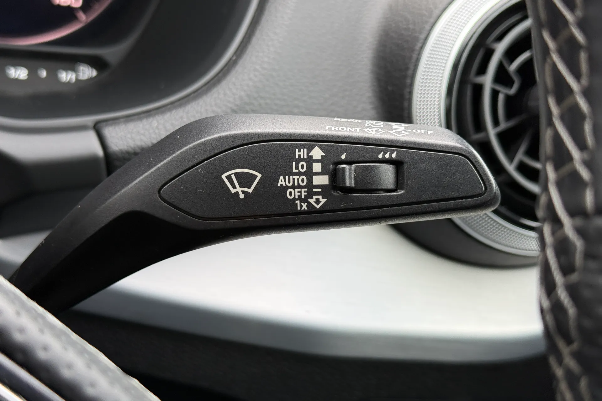 Audi Q2 thumbnail image number 12