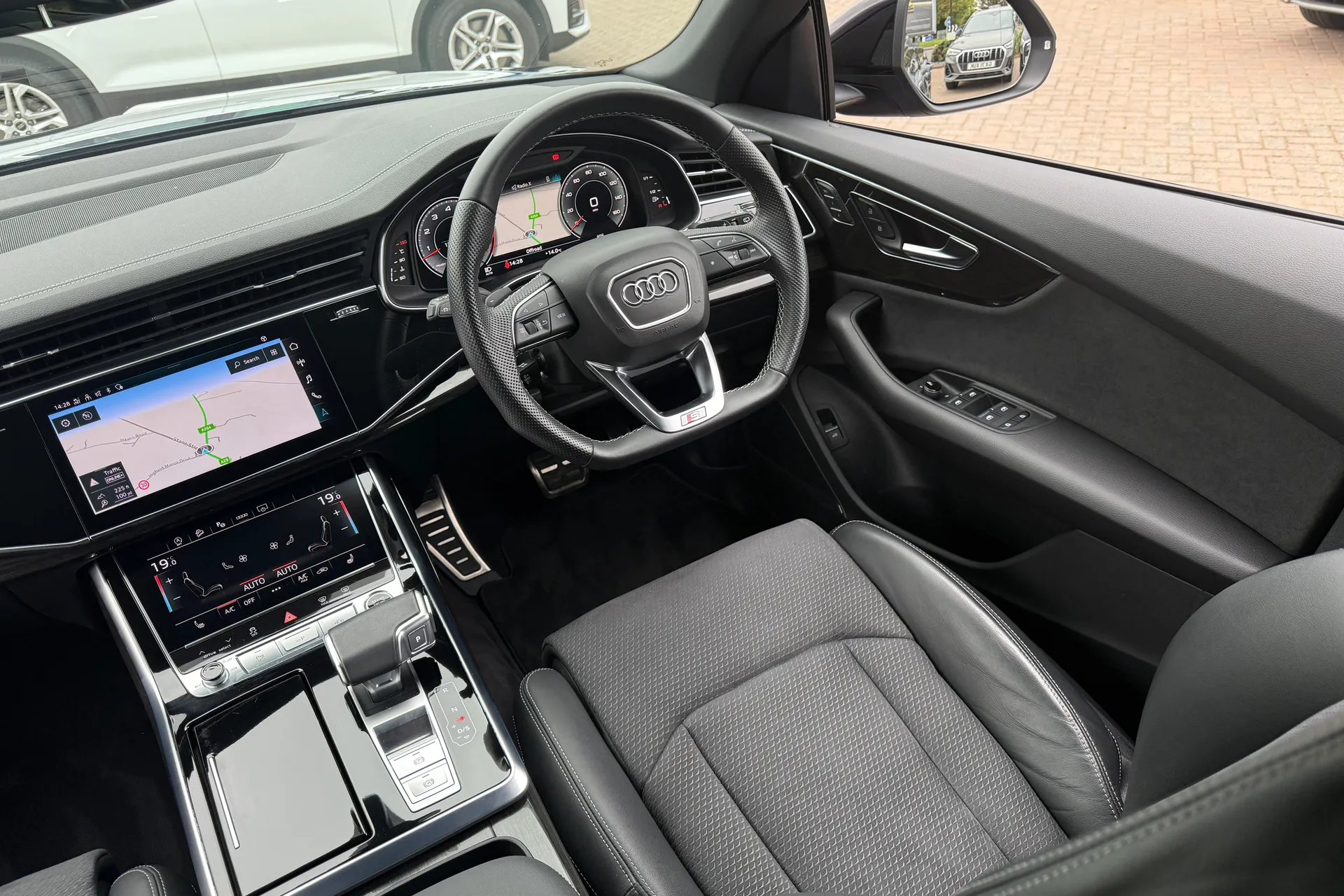 Audi Q8 thumbnail image number 44