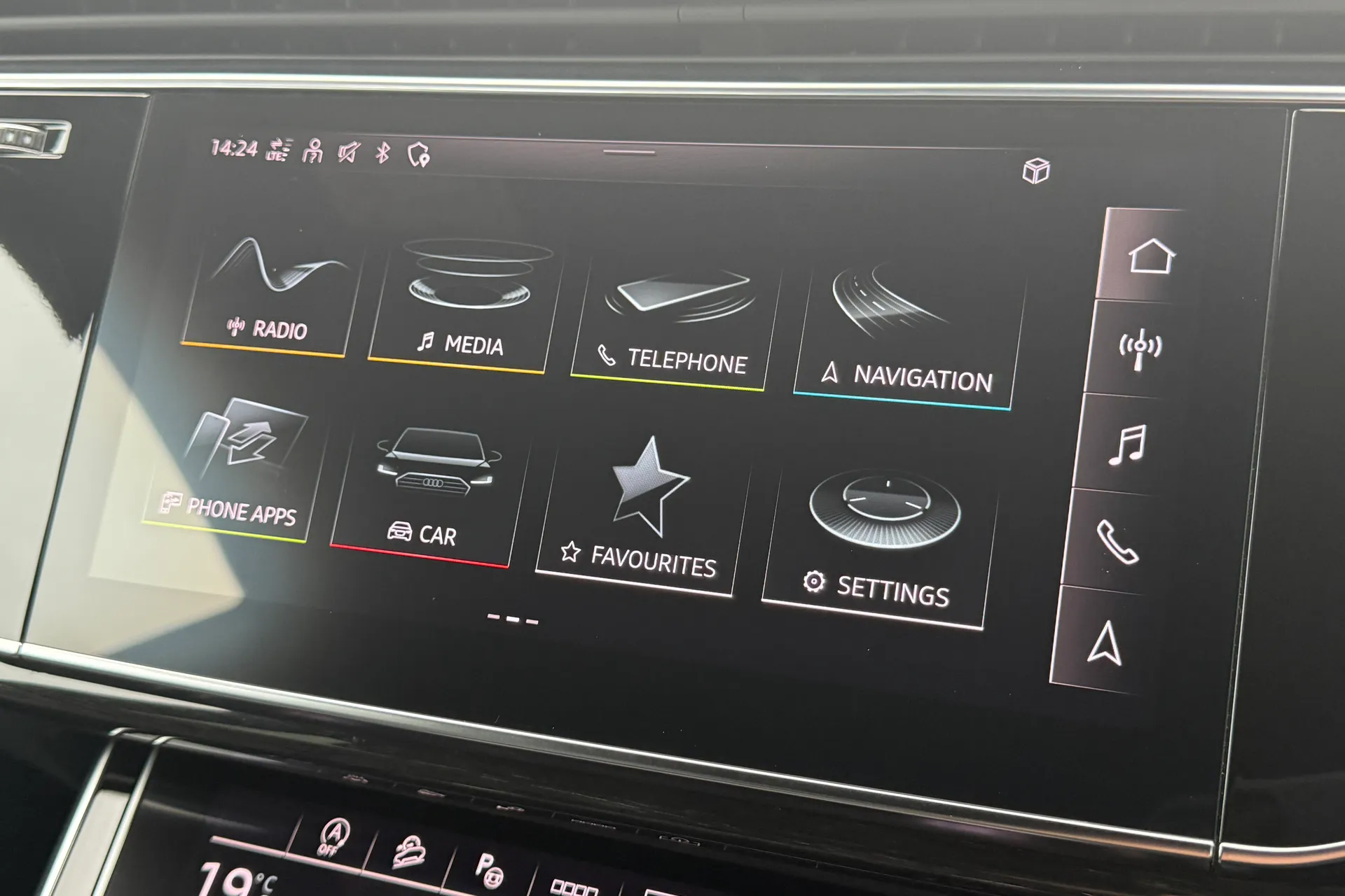 Audi Q8 thumbnail image number 14