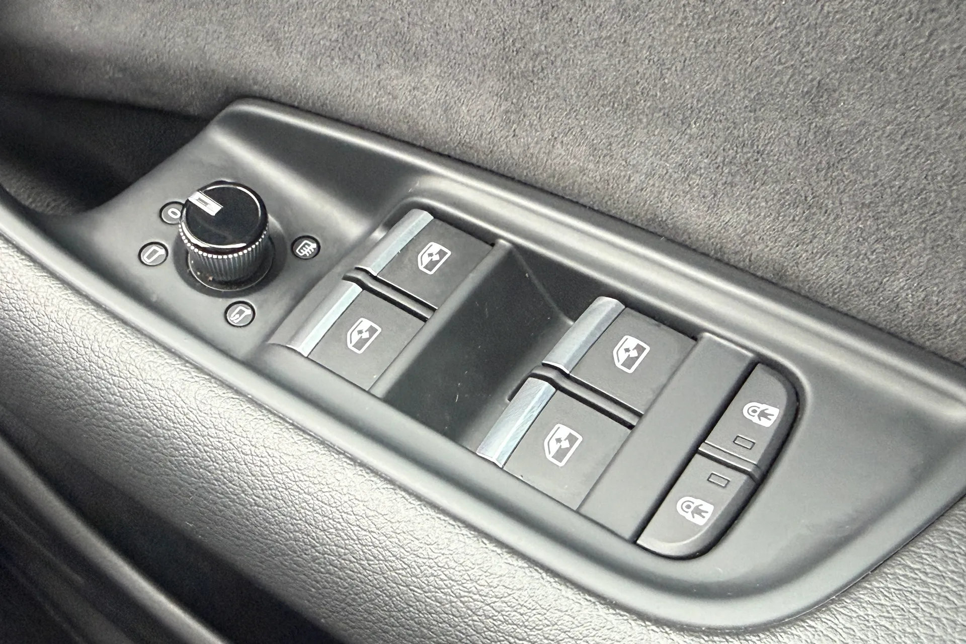 Audi Q8 thumbnail image number 21