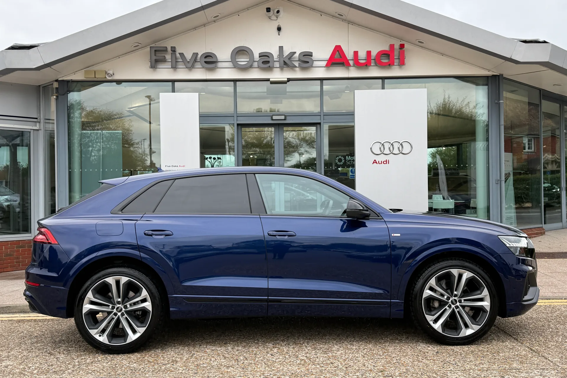 Audi Q8 thumbnail image number 2