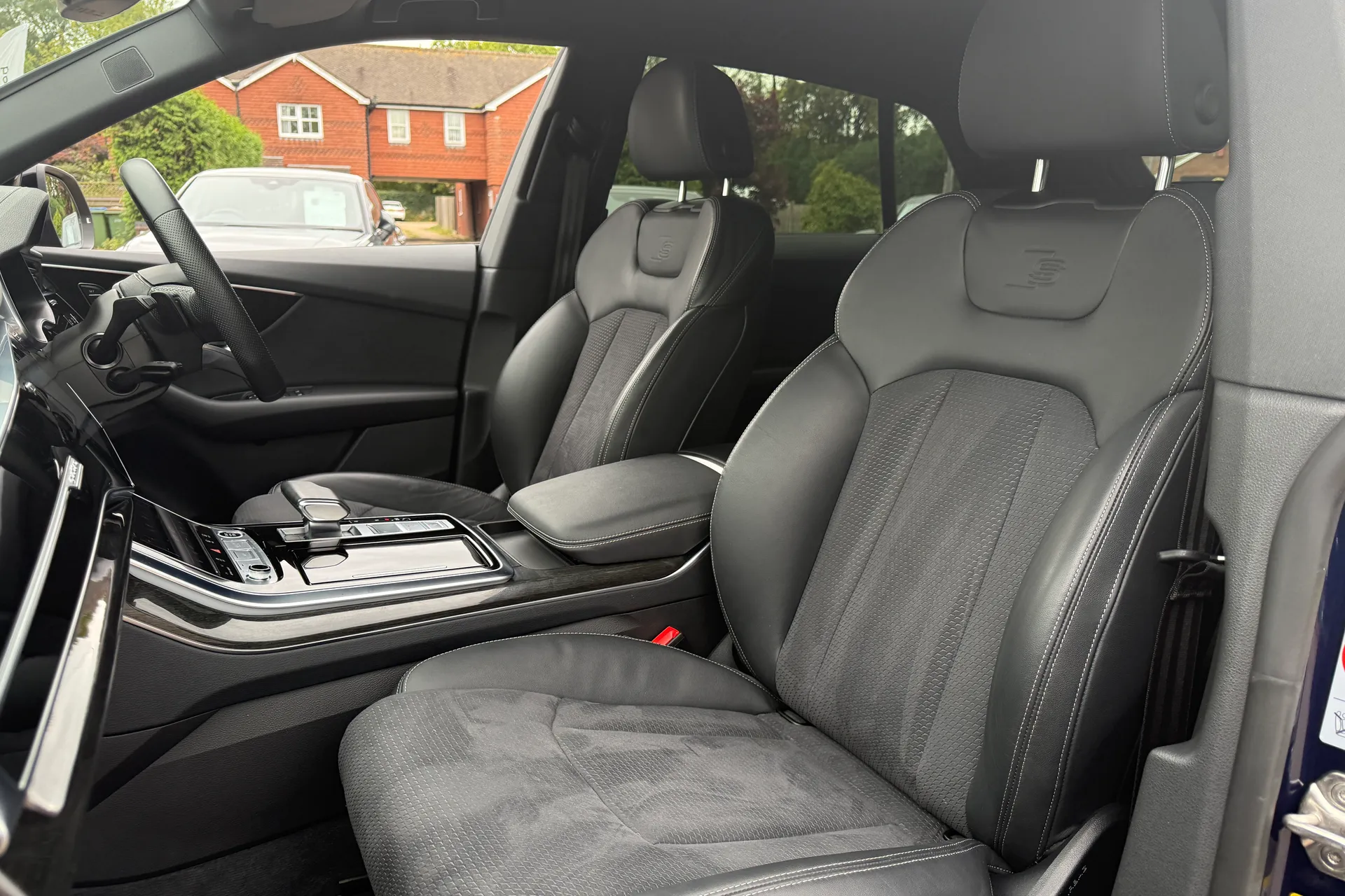 Audi Q8 thumbnail image number 32