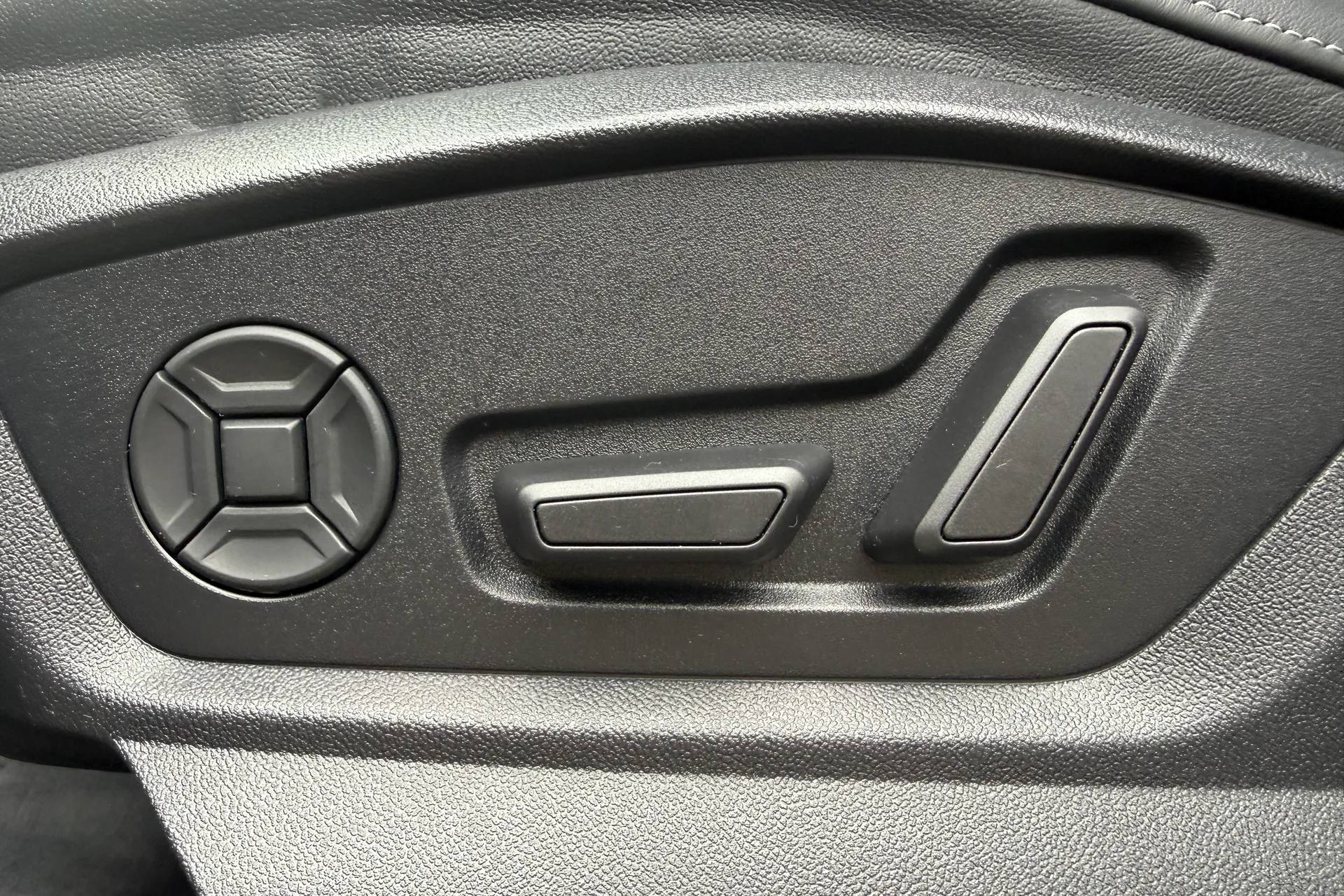 Audi Q8 thumbnail image number 18