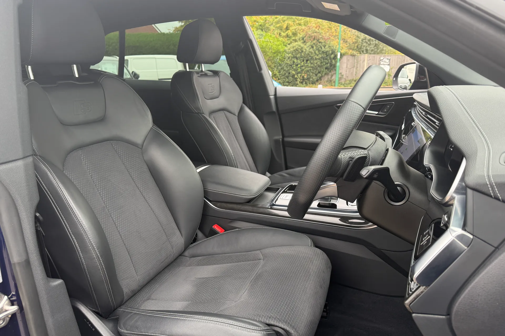 Audi Q8 thumbnail image number 29