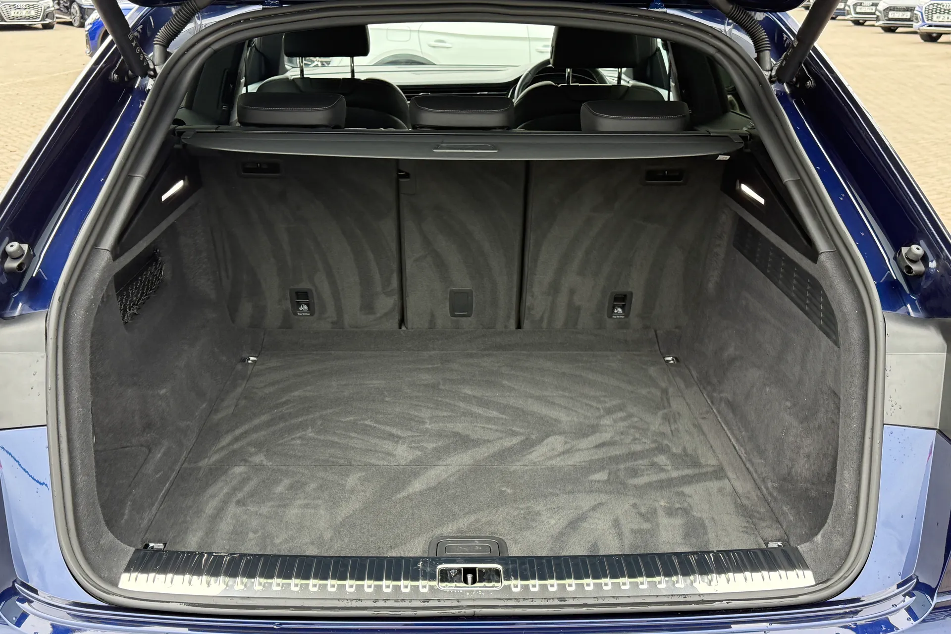 Audi Q8 thumbnail image number 36