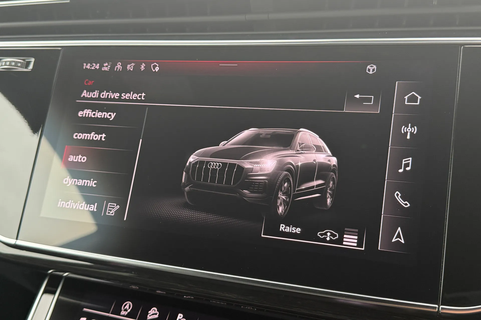 Audi Q8 thumbnail image number 10