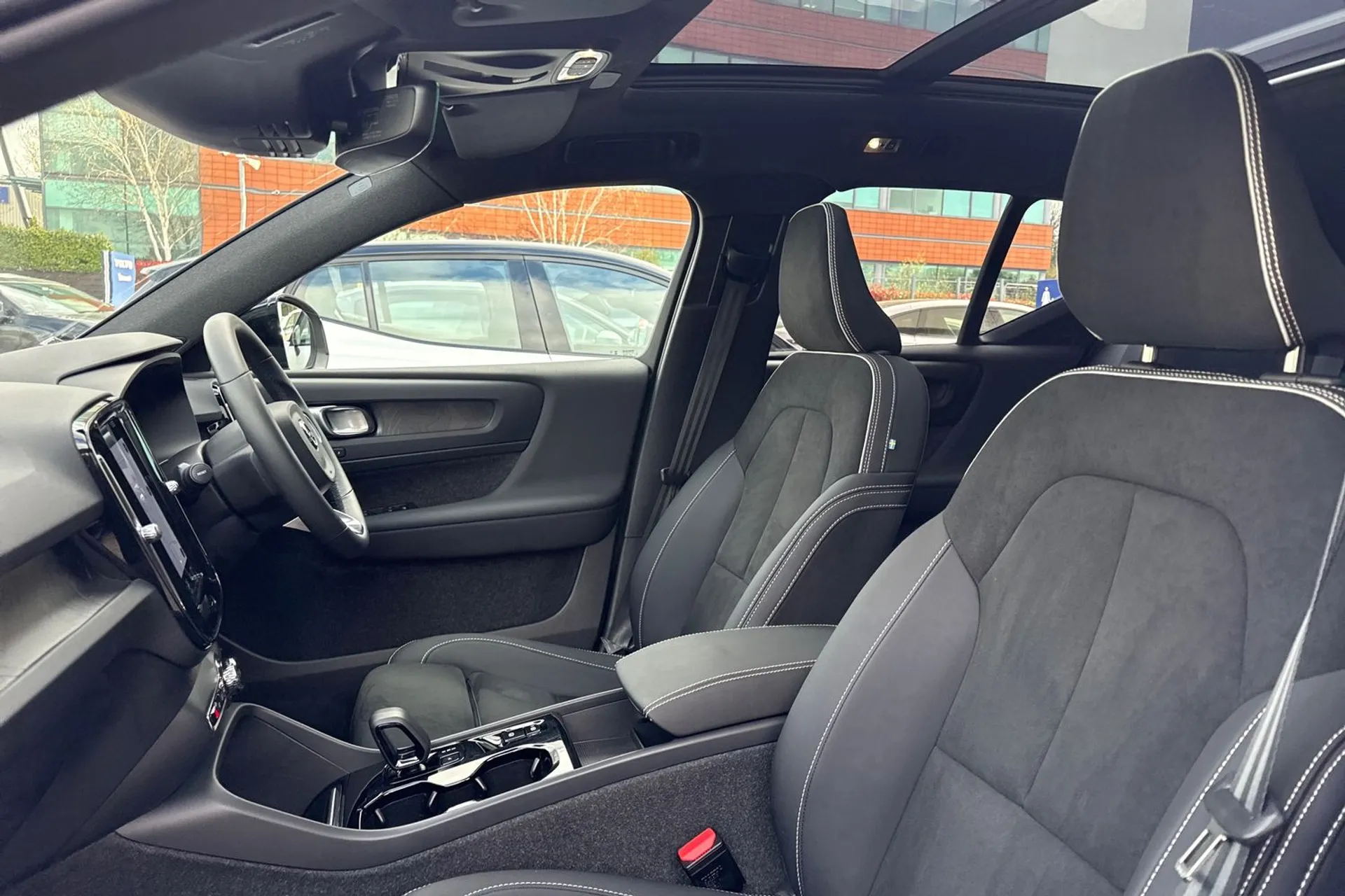 Volvo XC40 thumbnail image number 25