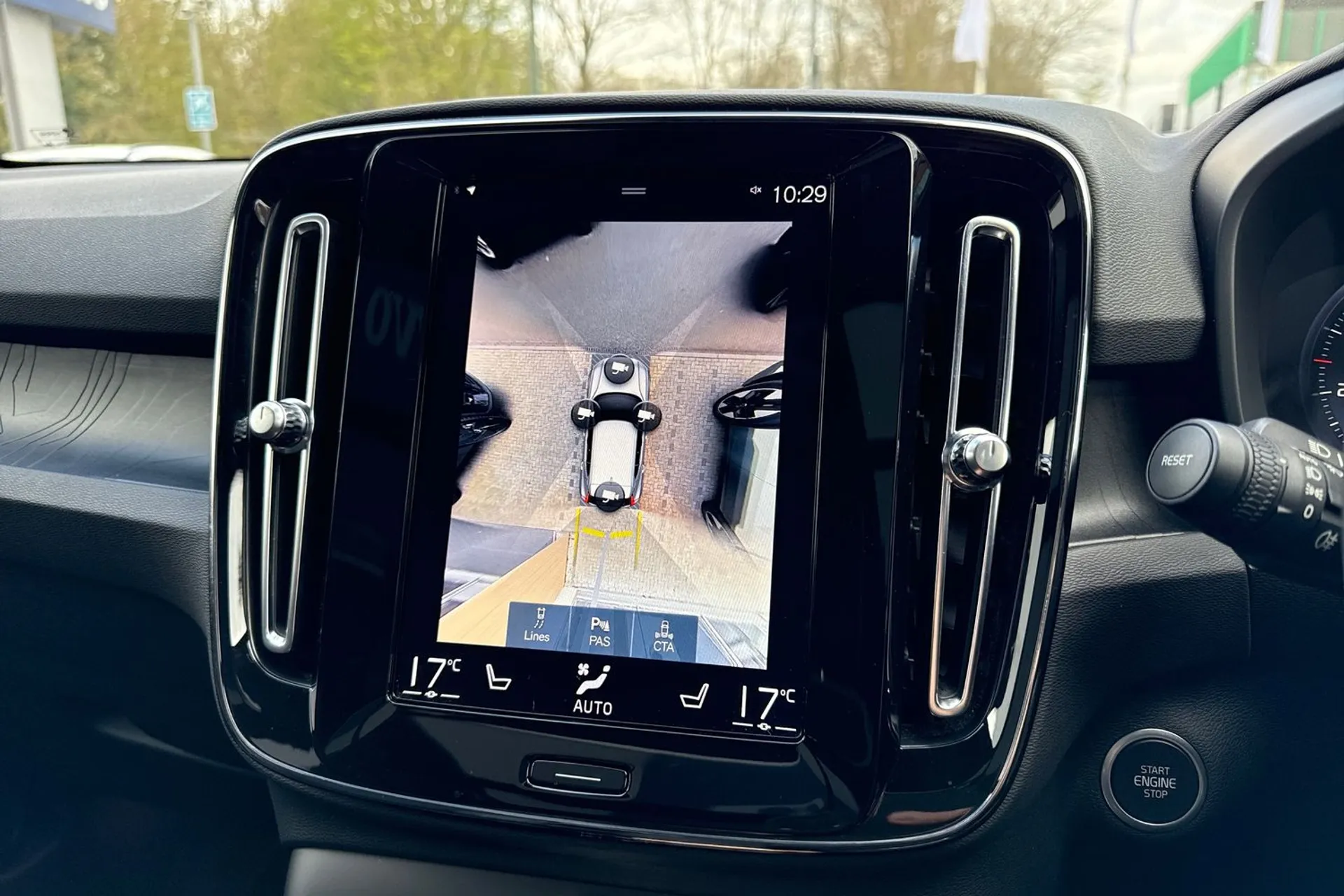 Volvo XC40 thumbnail image number 37