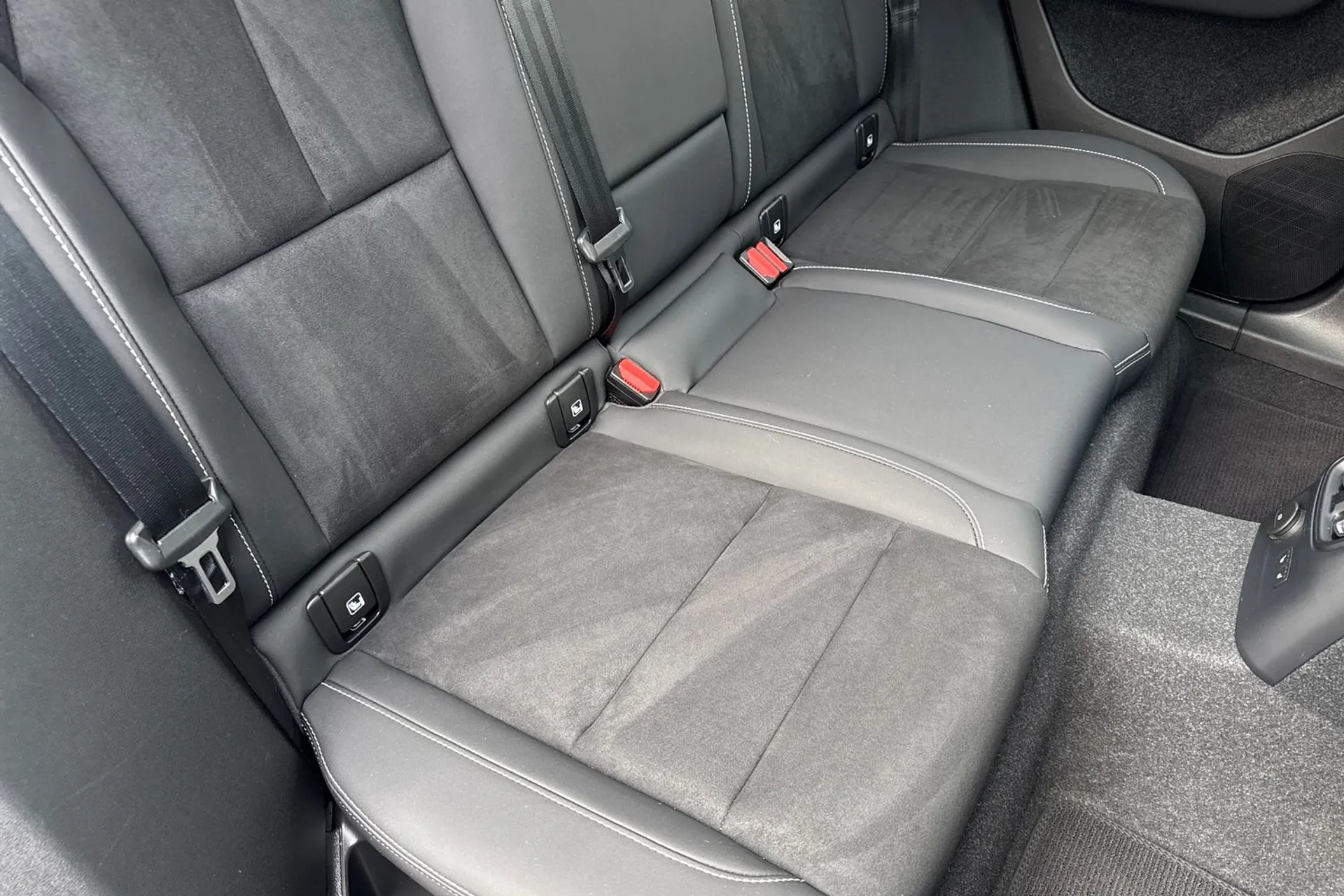 Volvo XC40 thumbnail image number 21