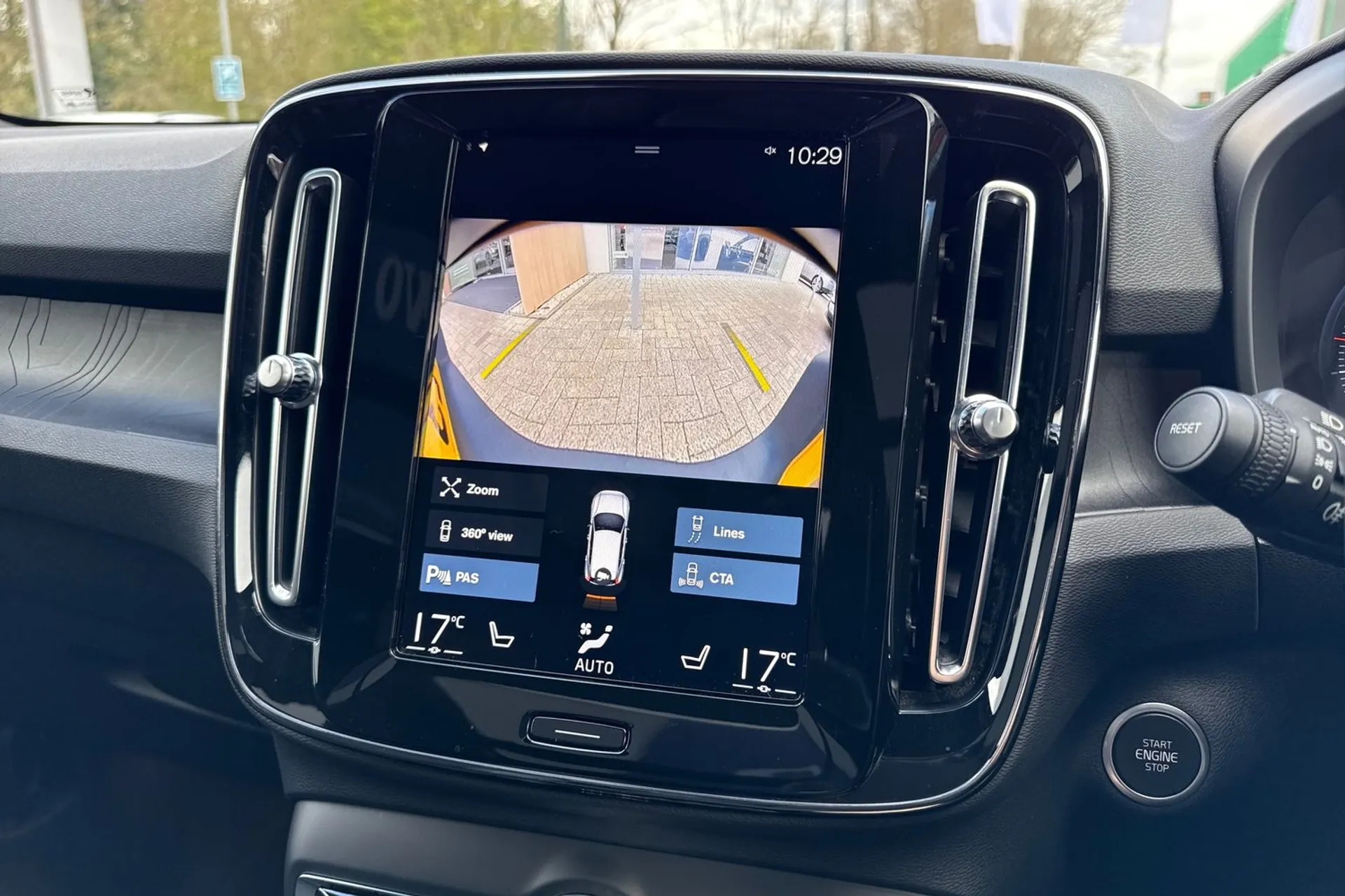 Volvo XC40 thumbnail image number 42