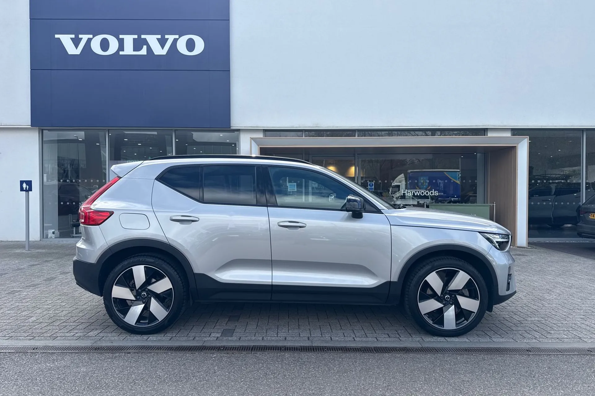 Volvo XC40 thumbnail image number 4