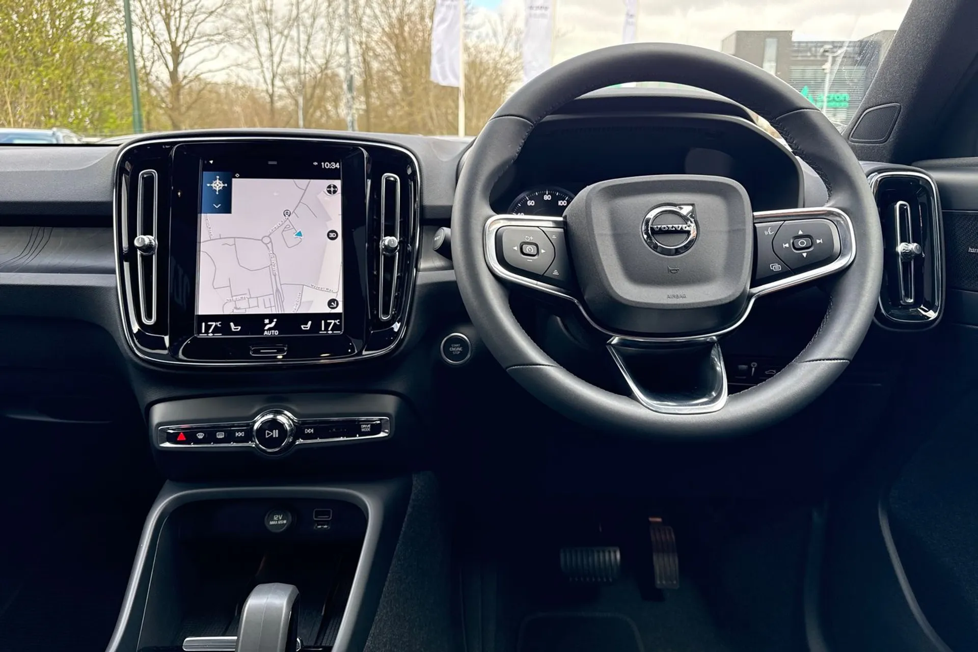 Volvo XC40 thumbnail image number 32