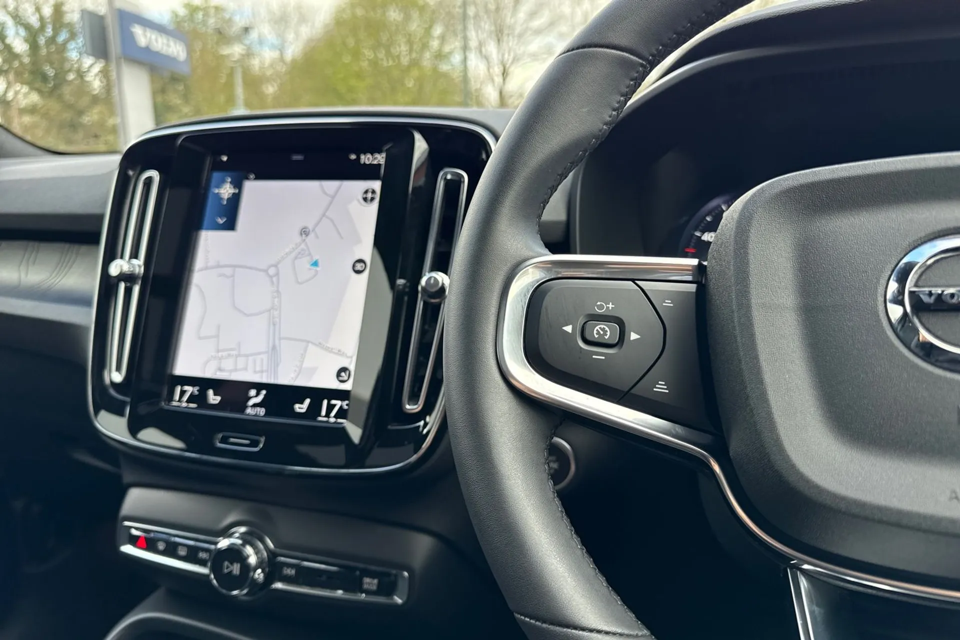 Volvo XC40 thumbnail image number 34