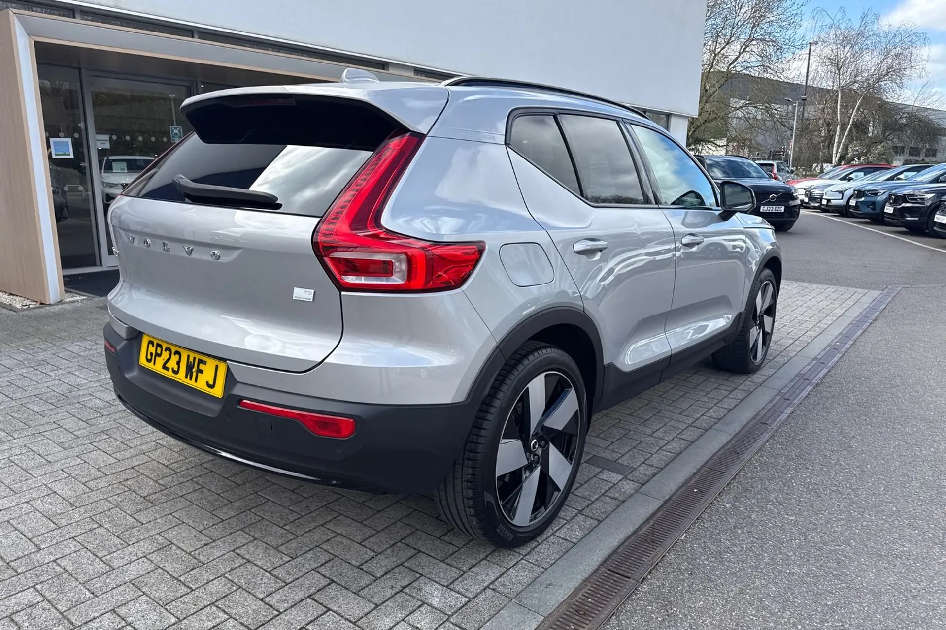 Volvo XC40 thumbnail image number 3