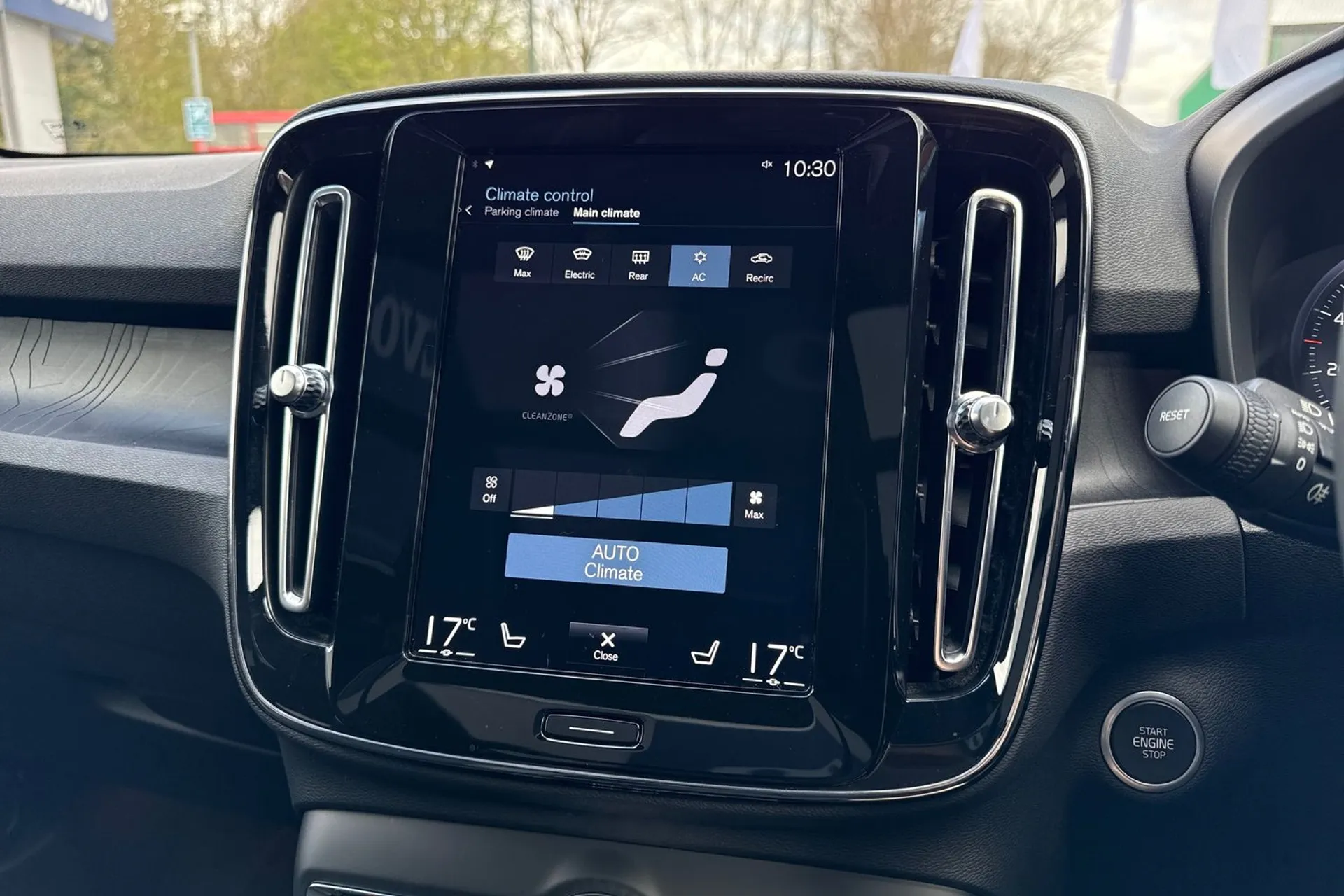 Volvo XC40 thumbnail image number 38