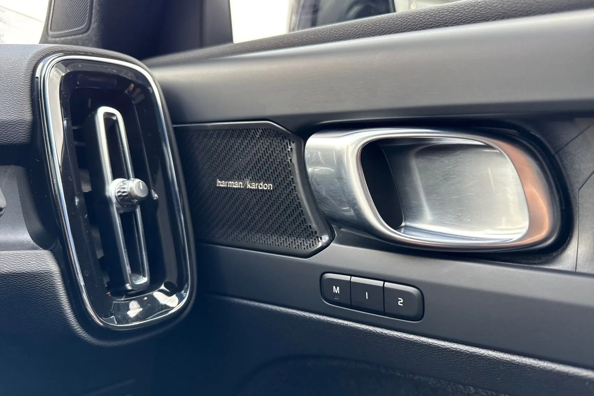 Volvo XC40 thumbnail image number 44