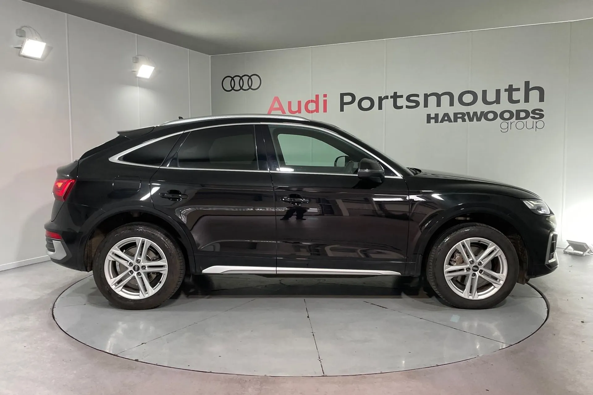 Audi Q5 thumbnail image number 2