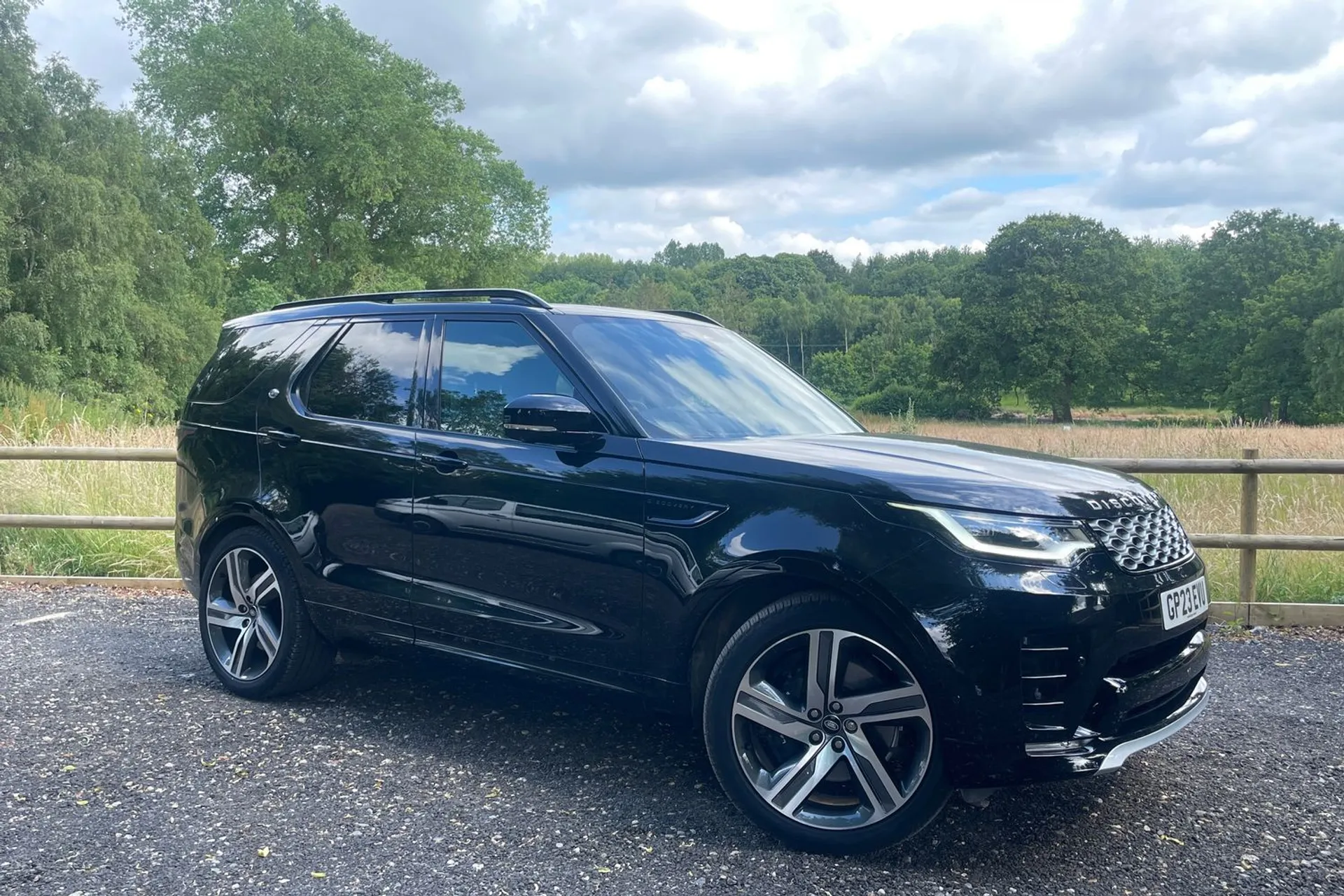 LAND ROVER DISCOVERY focused image