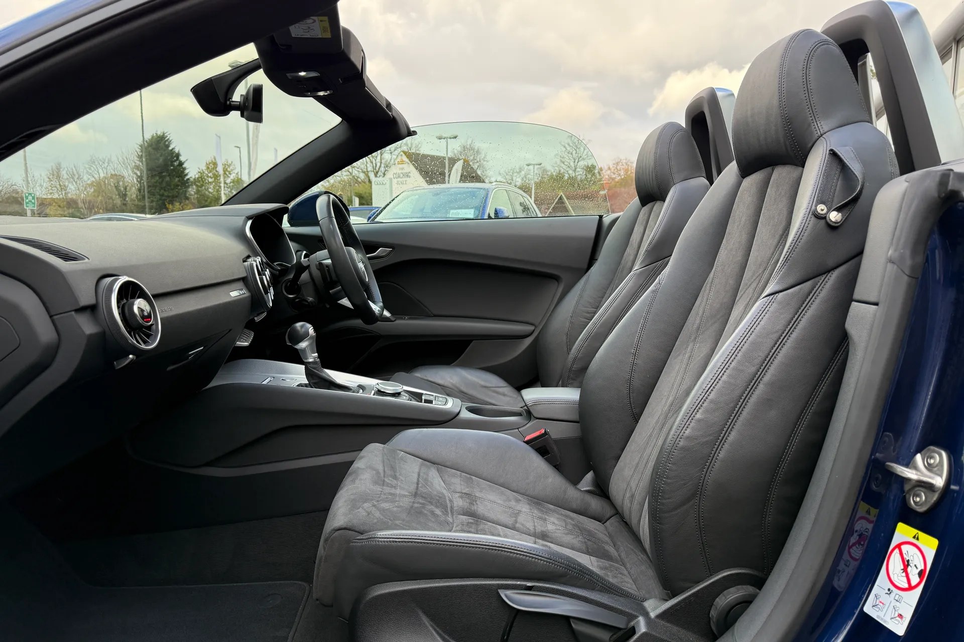 Audi TT thumbnail image number 18