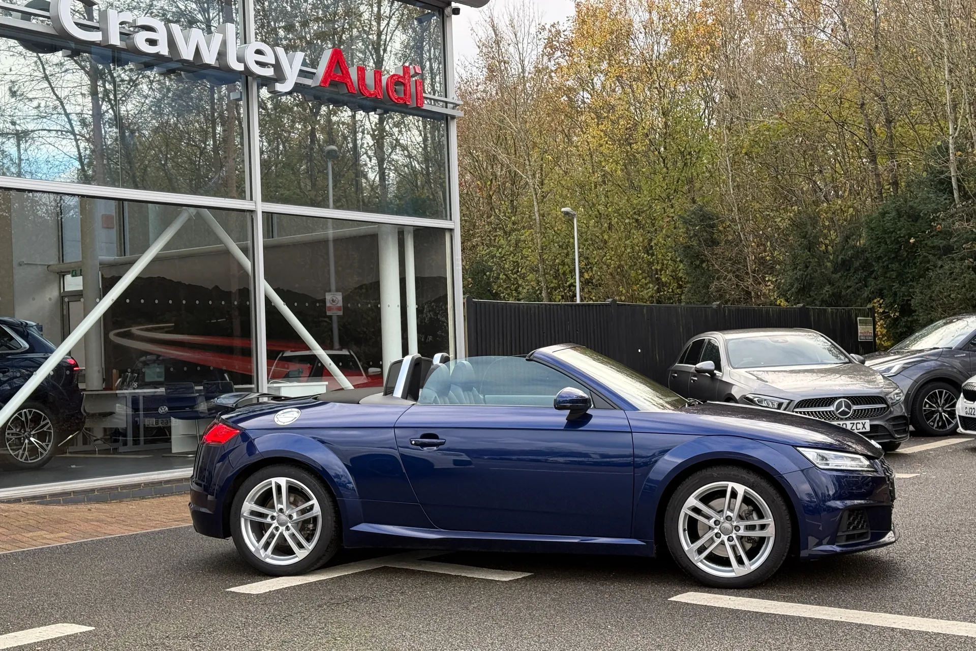Audi TT thumbnail image number 2