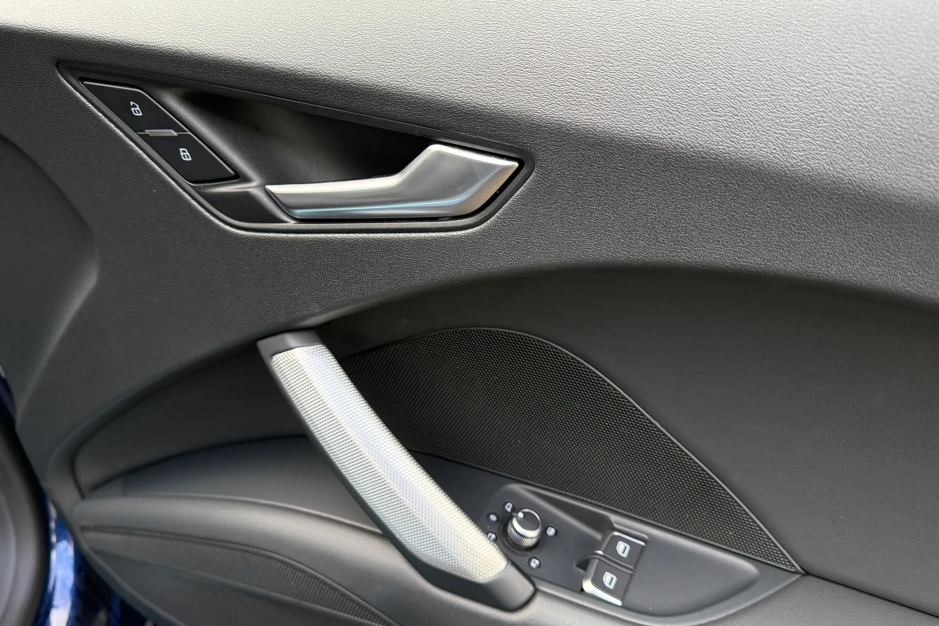 Audi TT thumbnail image number 38