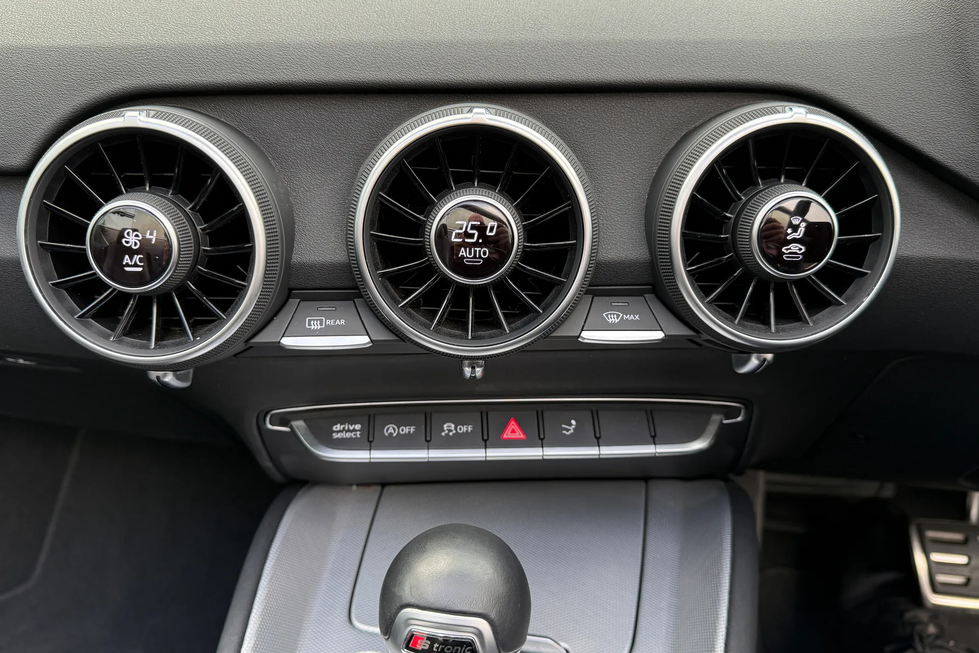 Audi TT thumbnail image number 42