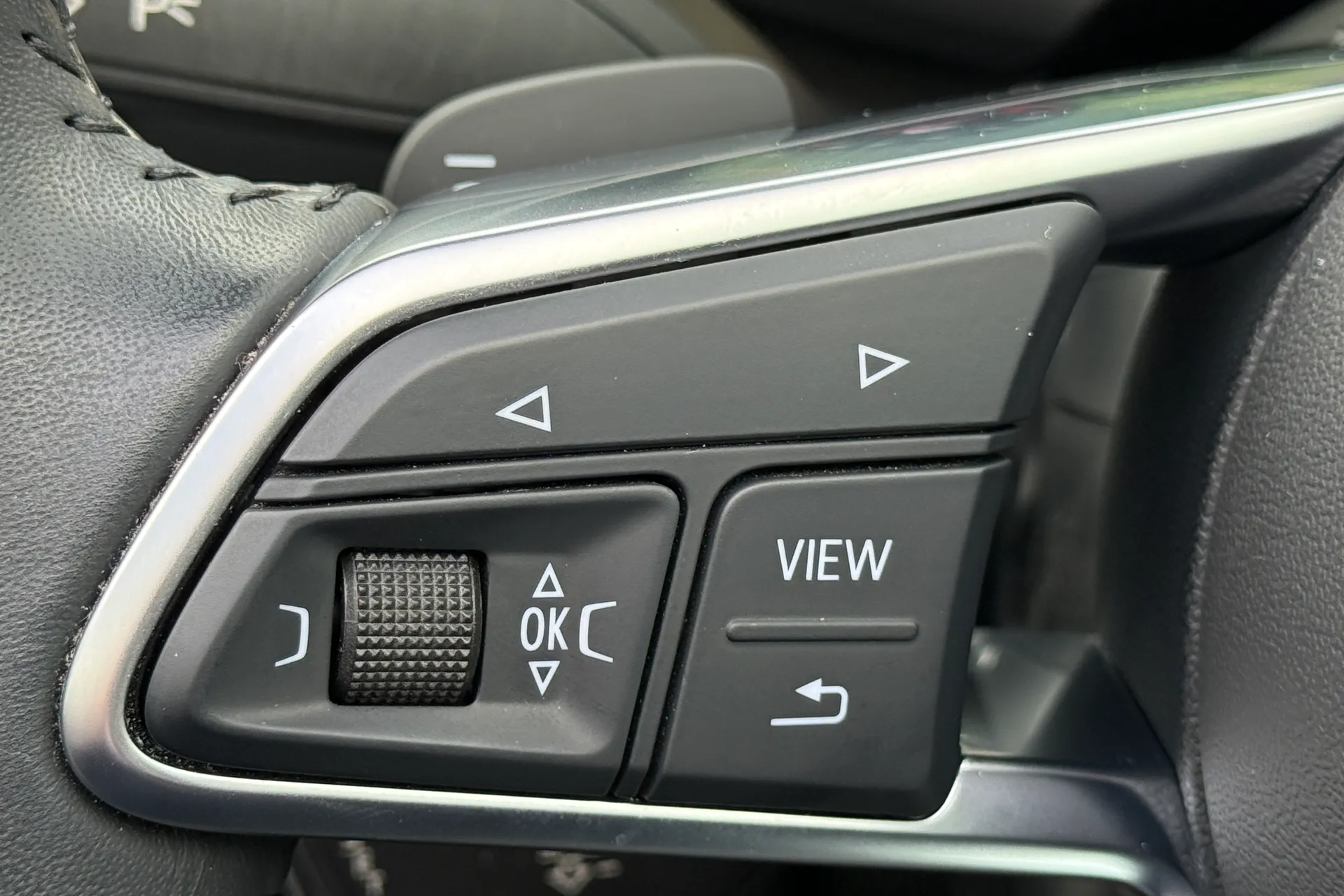 Audi TT thumbnail image number 46