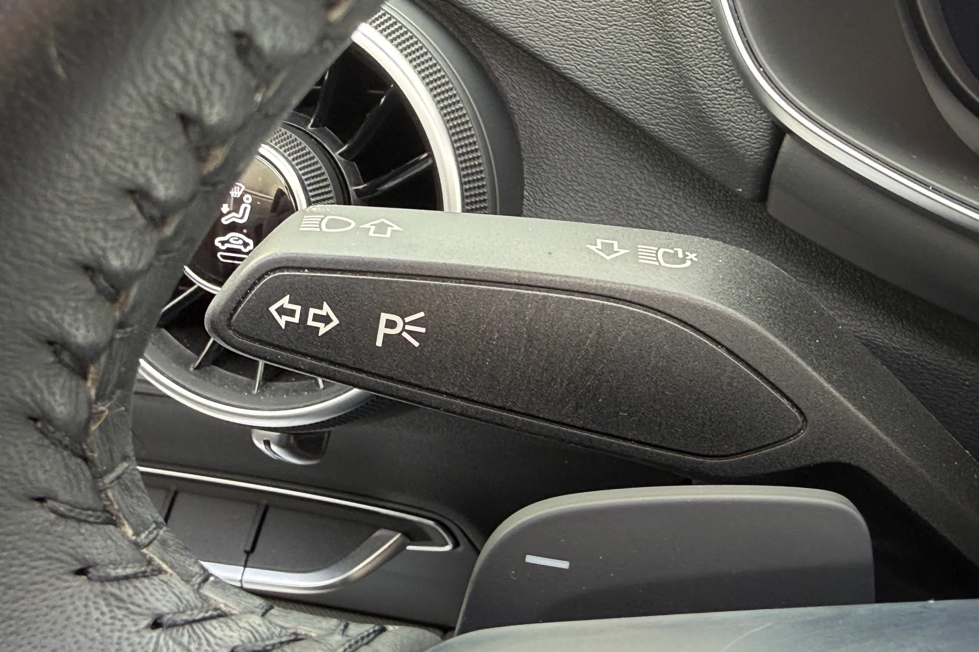 Audi TT thumbnail image number 50