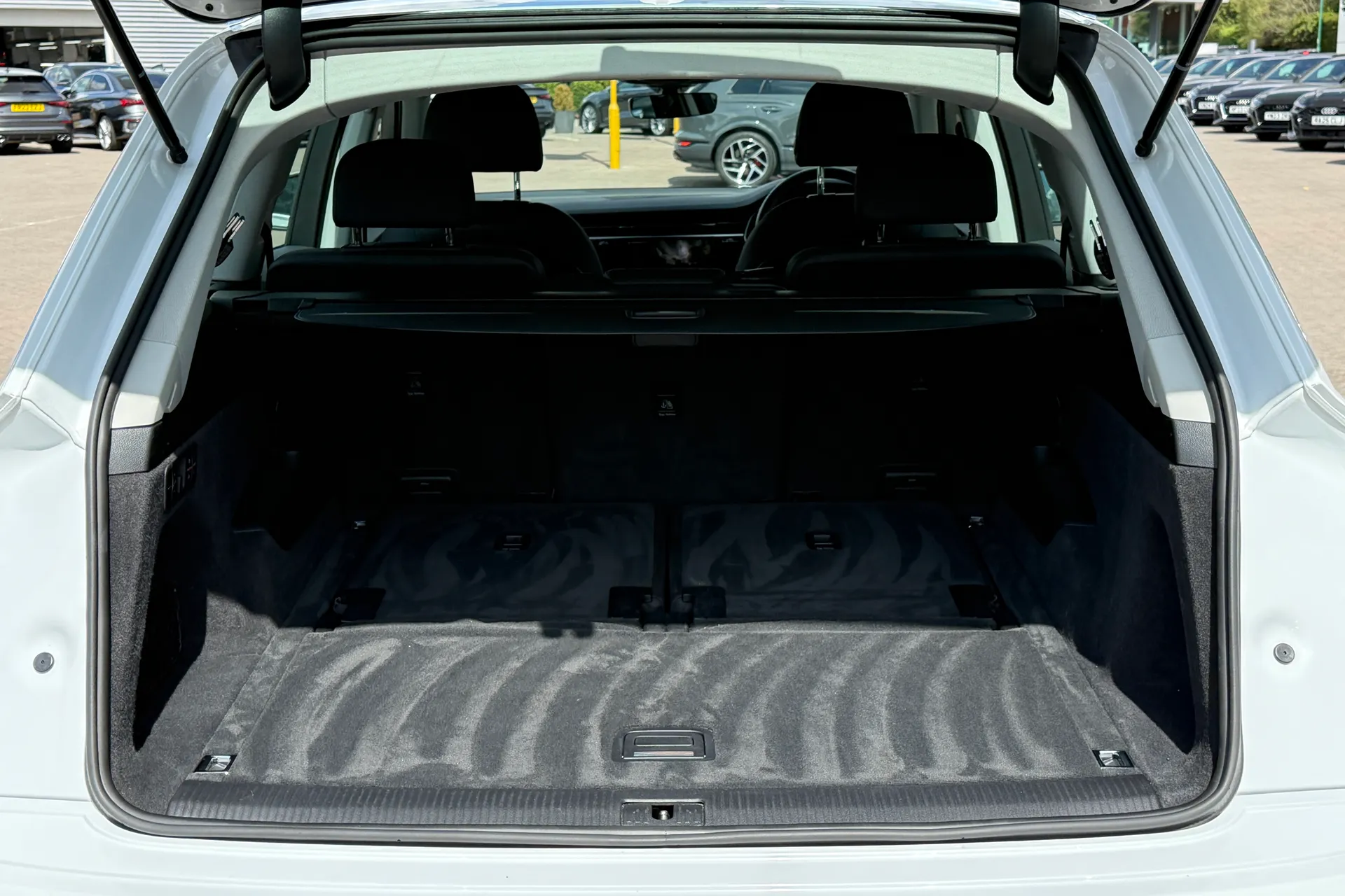 Audi Q7 thumbnail image number 38