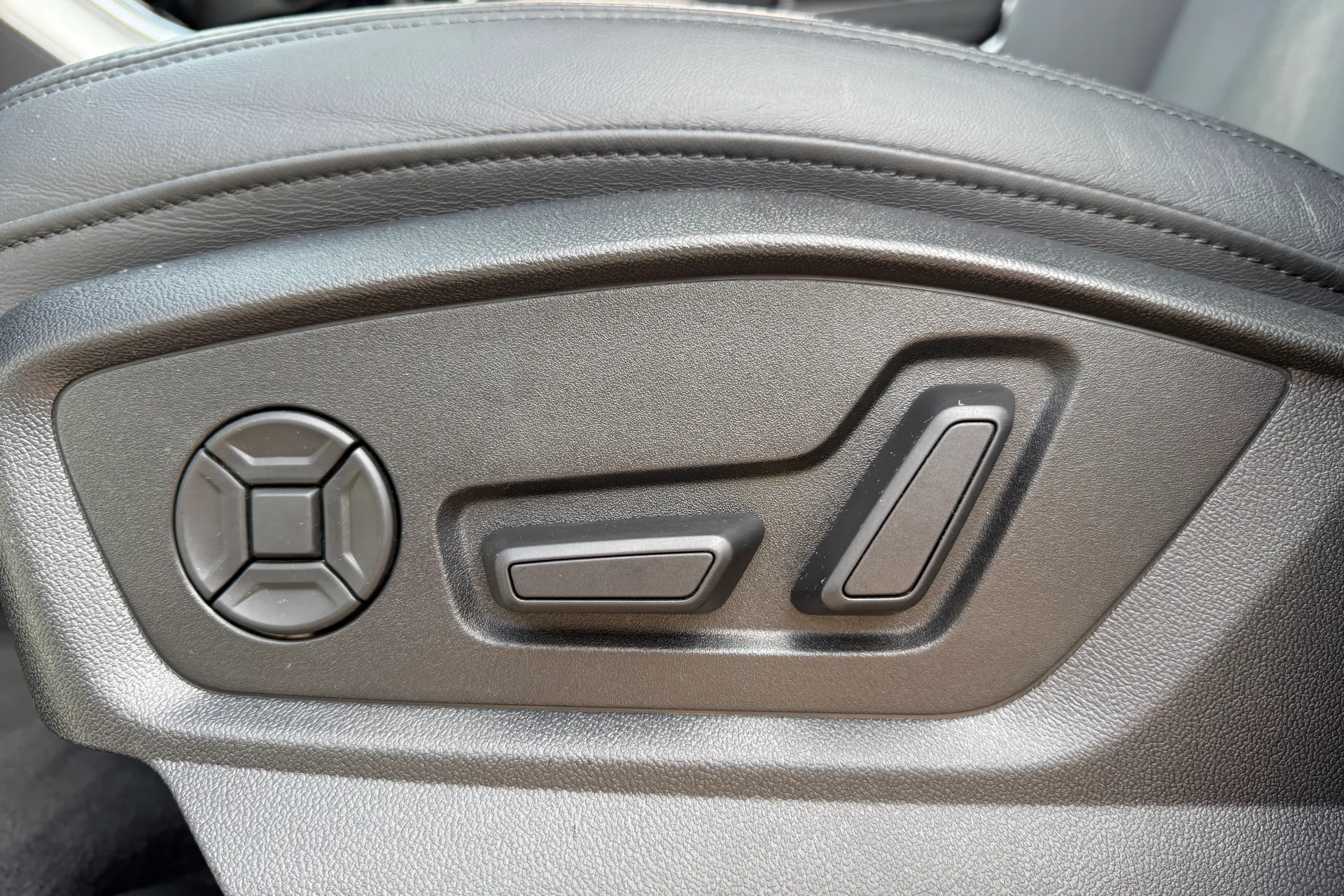 Audi Q7 thumbnail image number 19