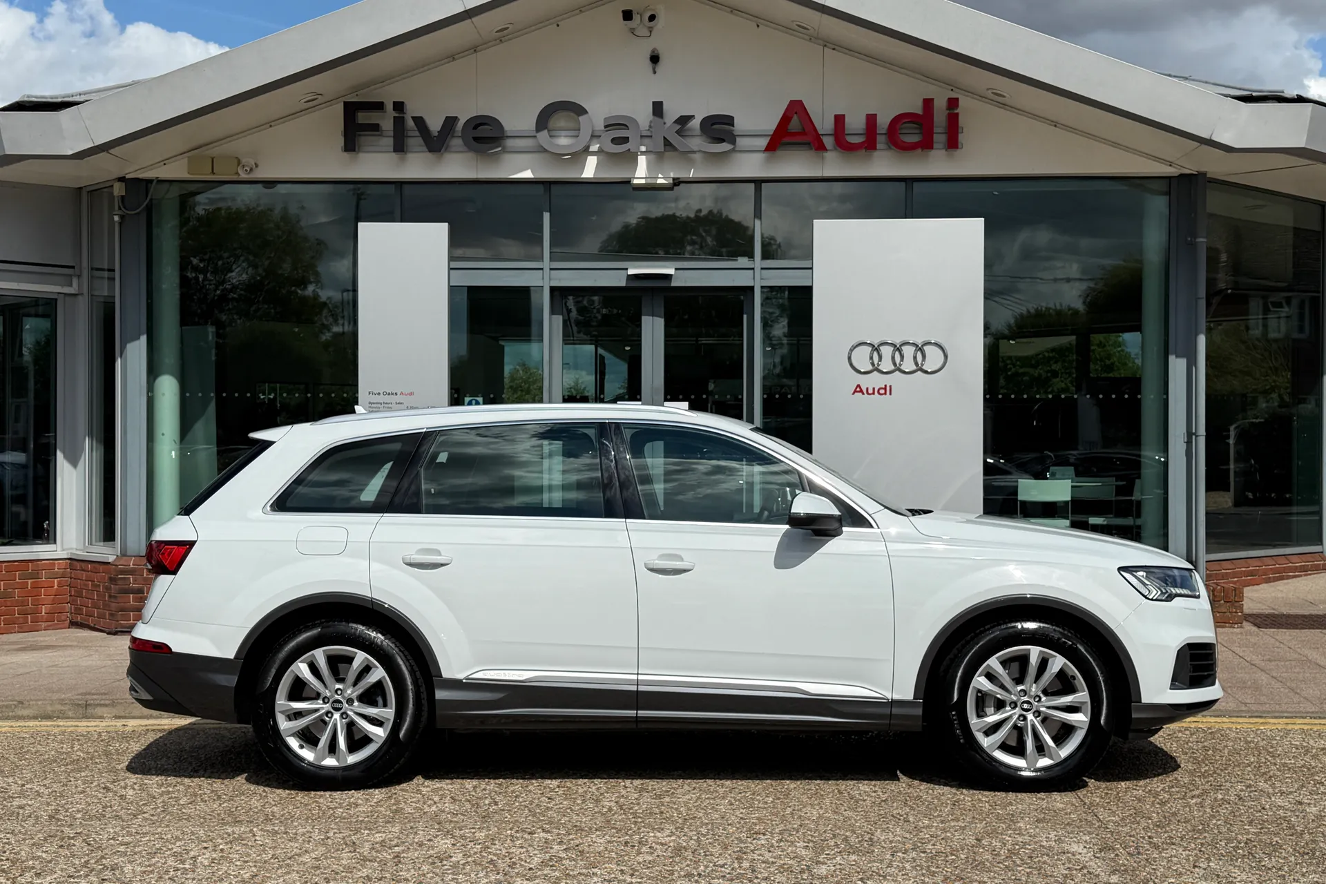 Audi Q7 thumbnail image number 2