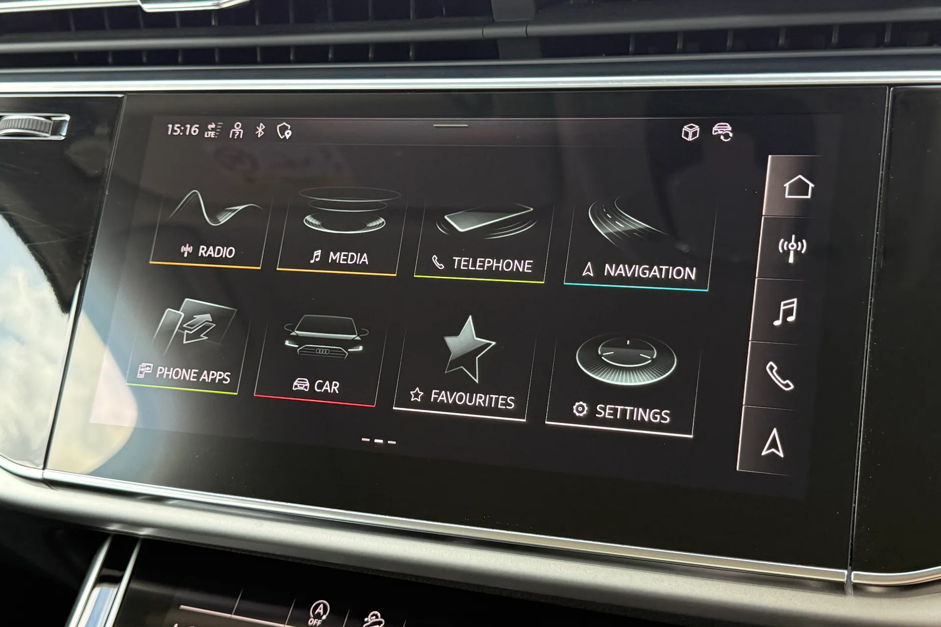 Audi Q7 thumbnail image number 15