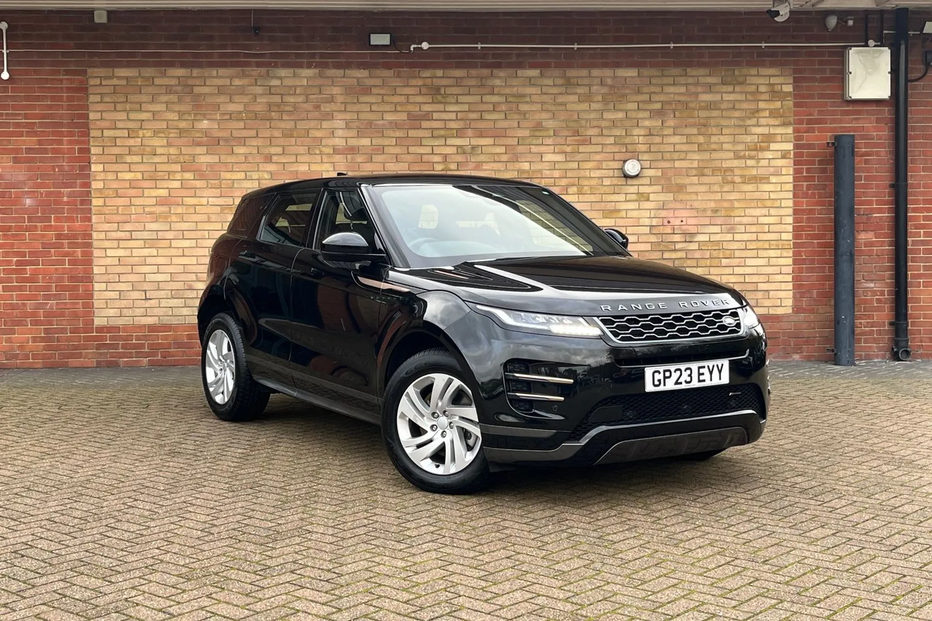 LAND ROVER RANGE ROVER EVOQUE focused image