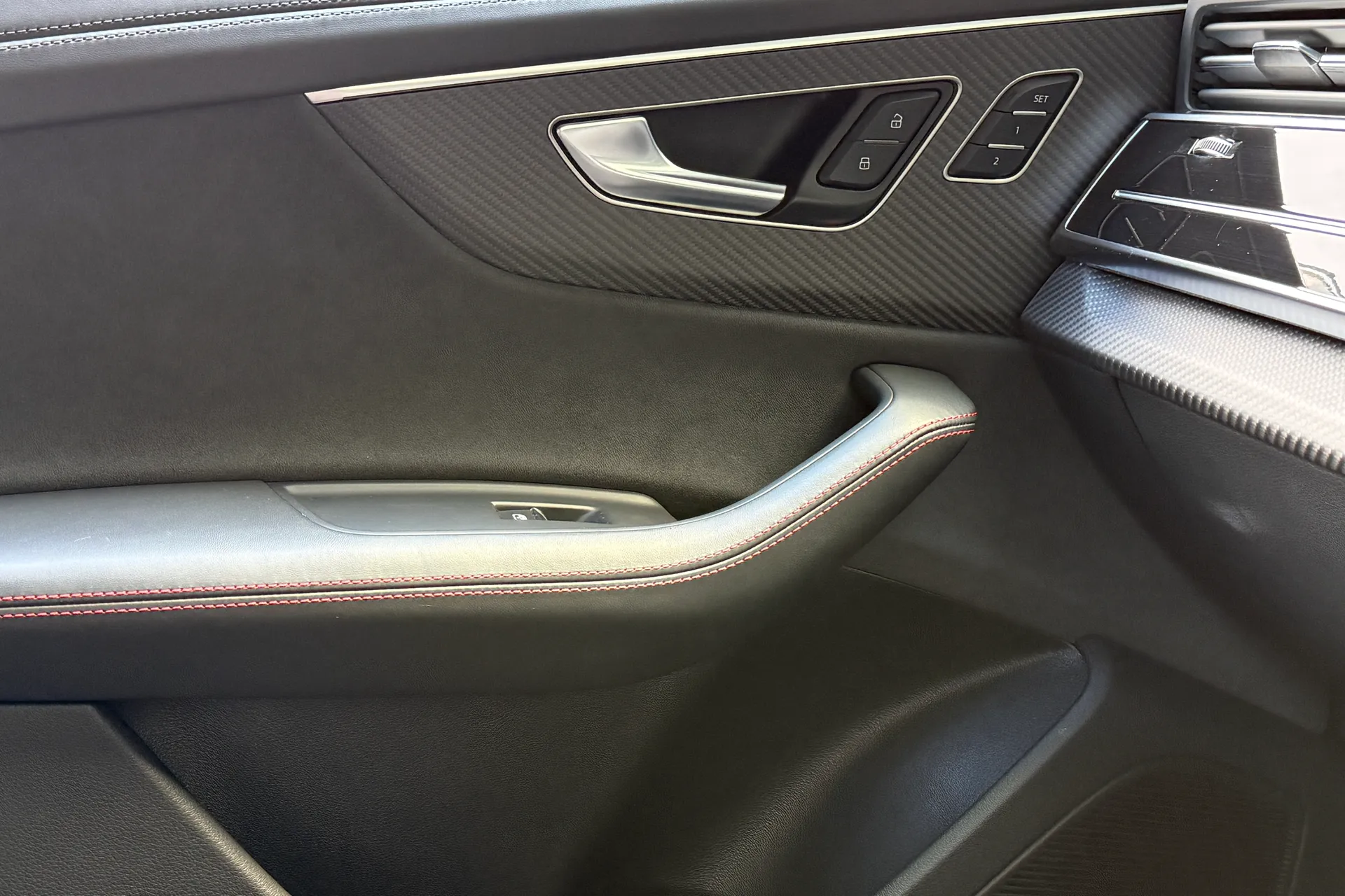 Audi RS Q8 thumbnail image number 34
