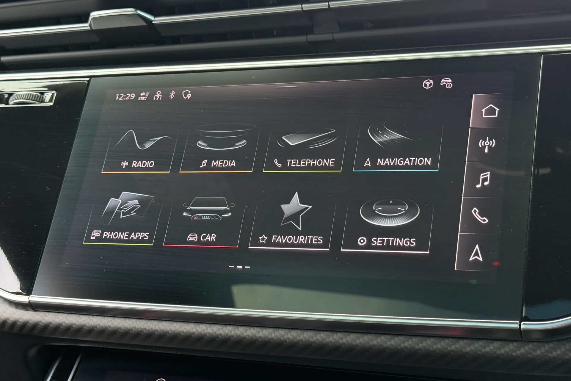 Audi RS Q8 thumbnail image number 25