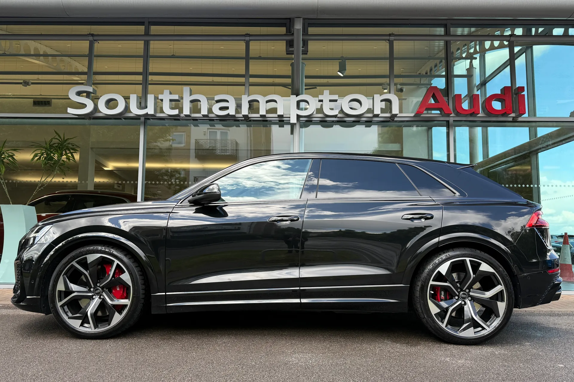 Audi RS Q8 thumbnail image number 58