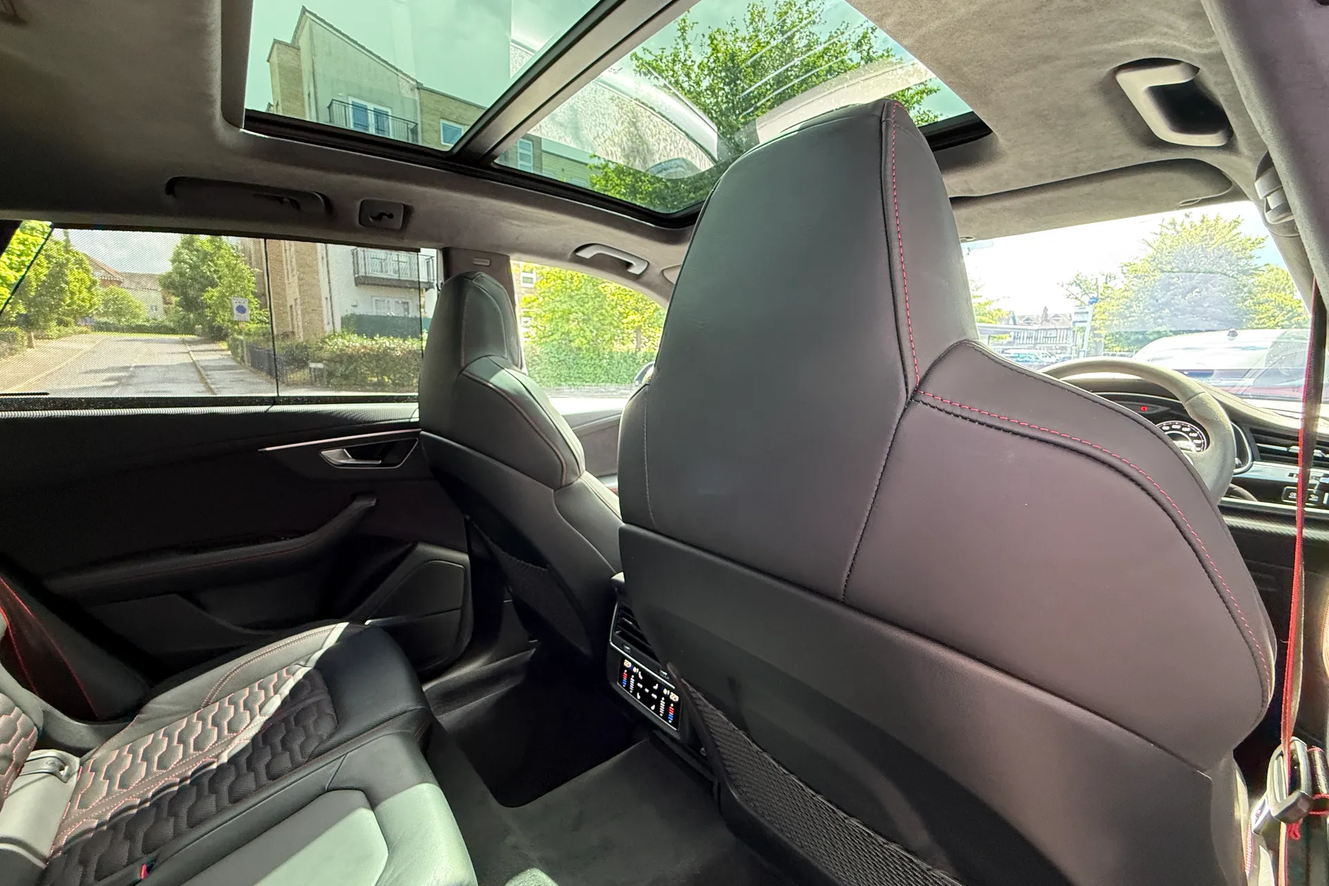 Audi RS Q8 thumbnail image number 48