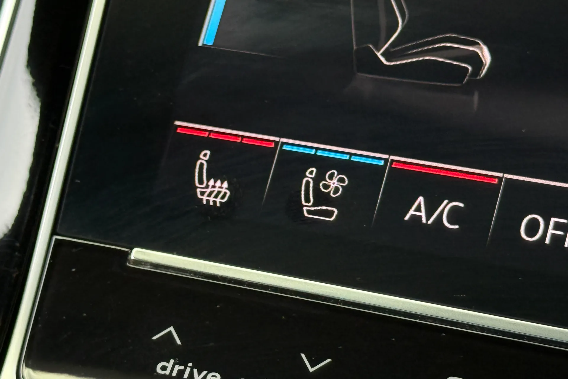 Audi RS Q8 thumbnail image number 10