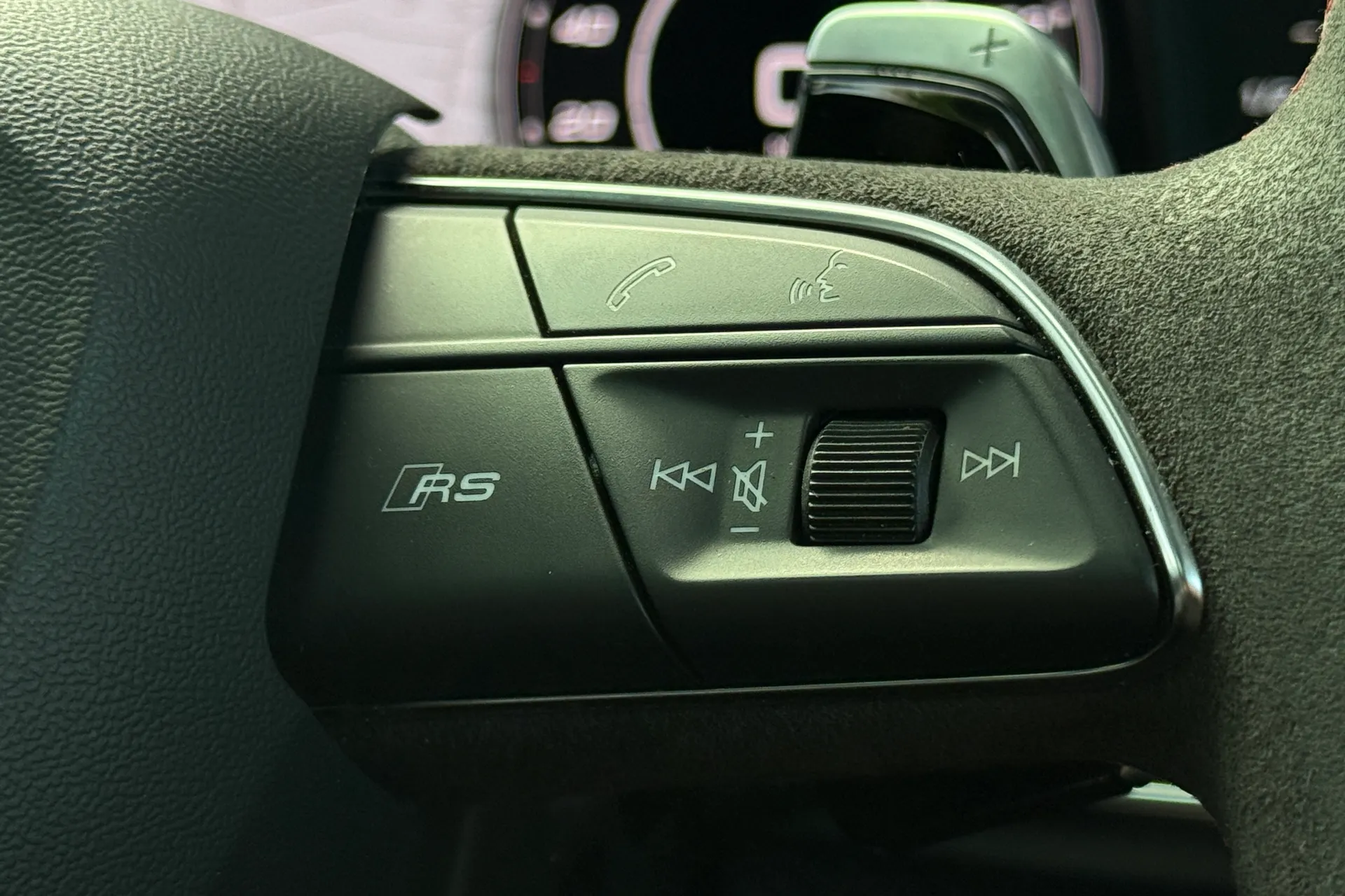 Audi RS Q8 thumbnail image number 20