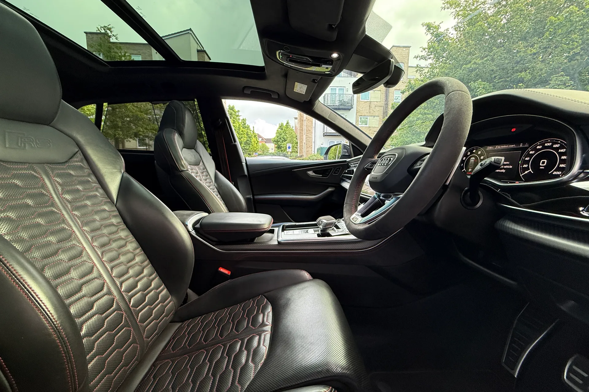 Audi RS Q8 thumbnail image number 41
